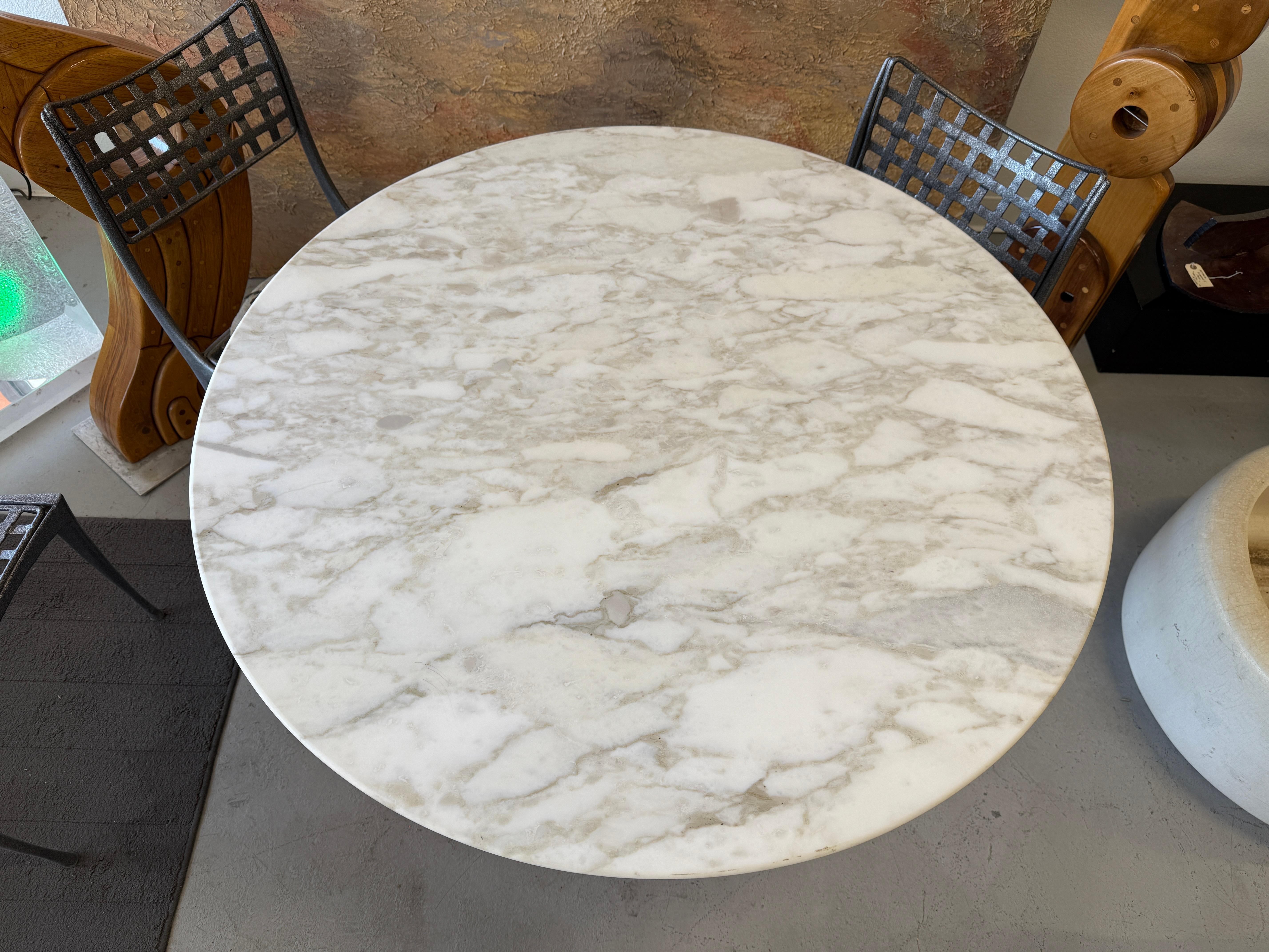 Américain Haut Saarinen Tulip avec plateau en marbre Knoll, première production 42 pouces en vente