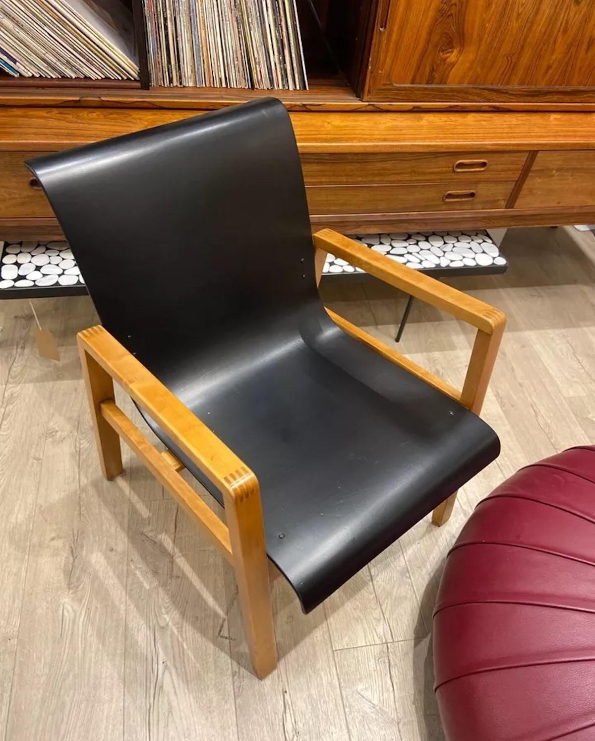 Mid-Century Modern Early Production Alvar Aalto Hallway Chair, Model 403 by Finmar For Sale