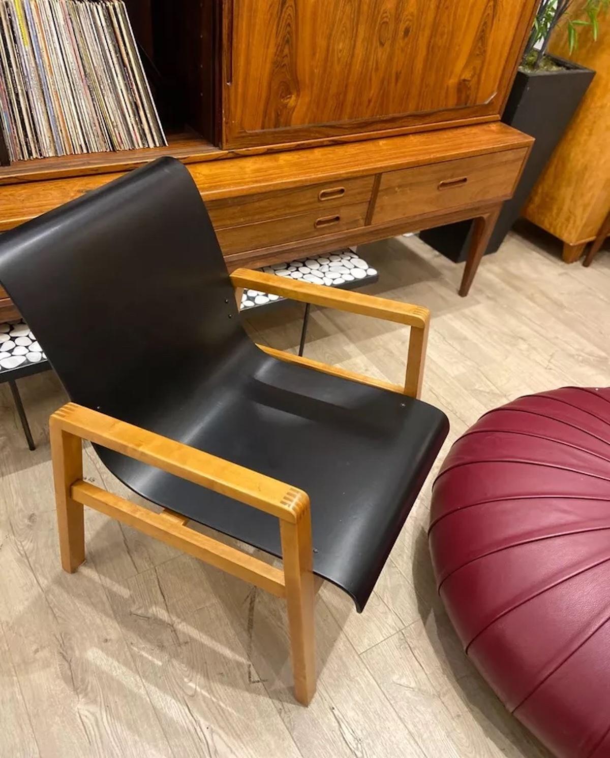 Early Production Alvar Aalto Hallway Chair, Model 403 by Finmar In Good Condition For Sale In London, GB