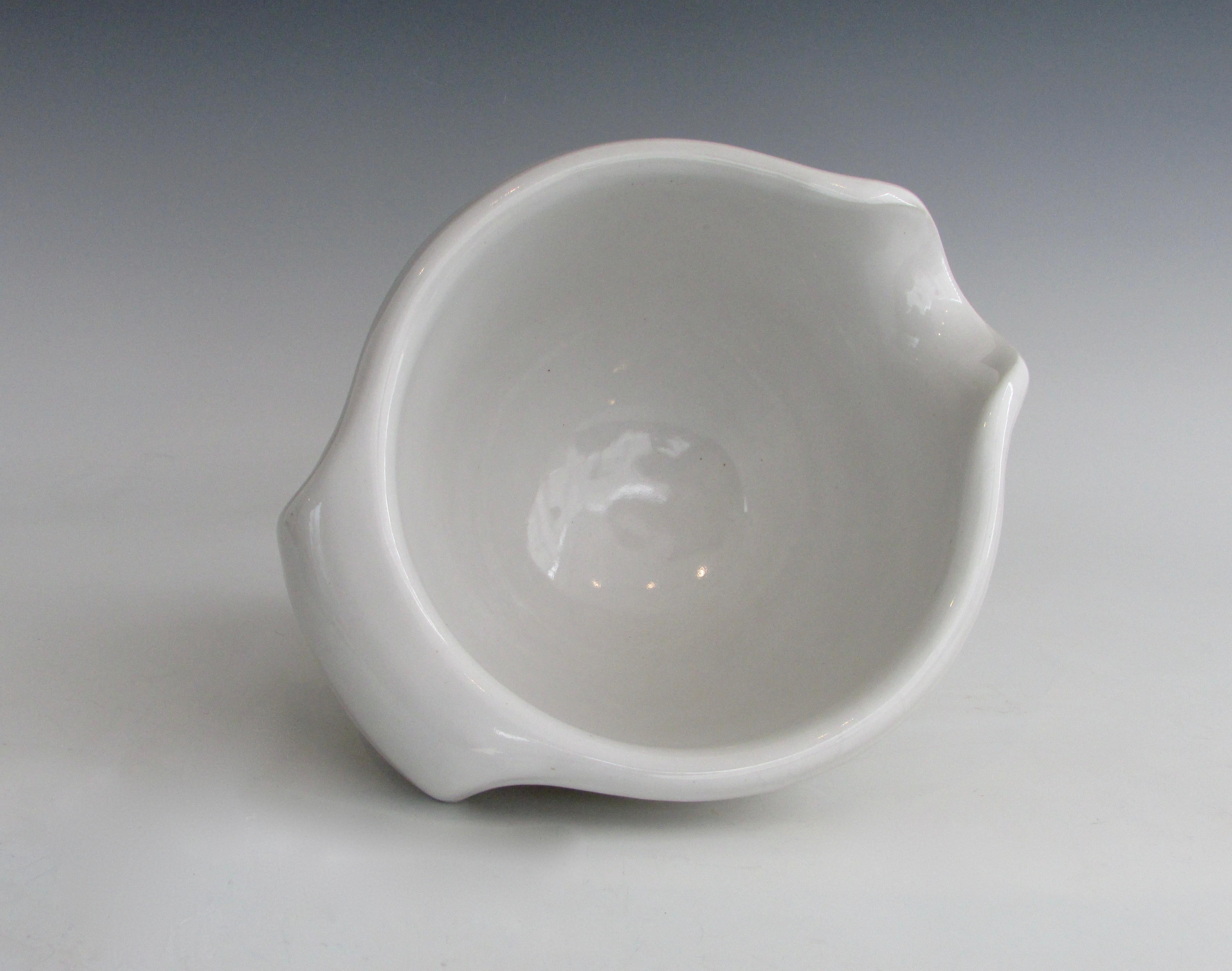 Bennington Pottery stoneware mixing or batter bowl. Early production white glaze interior with bisque sides.
