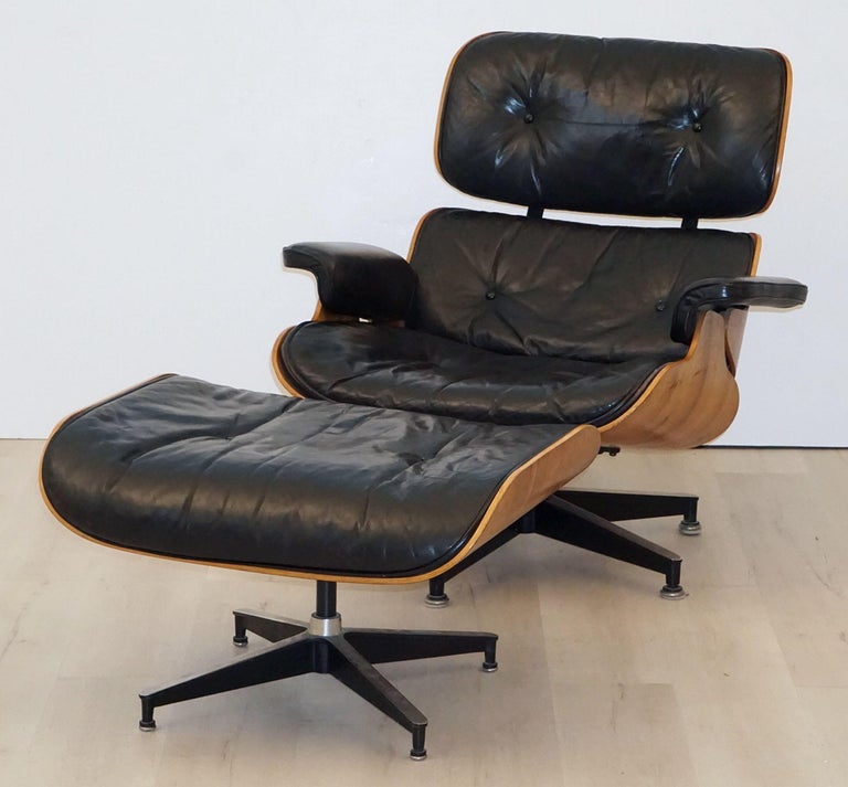 Early Production Charles and Ray Eames Rosewood Lounge Chair with Ottoman For Sale 7