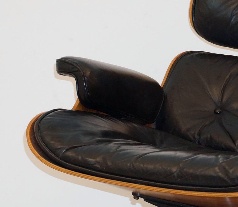 Early Production Charles and Ray Eames Rosewood Lounge Chair with Ottoman For Sale 11