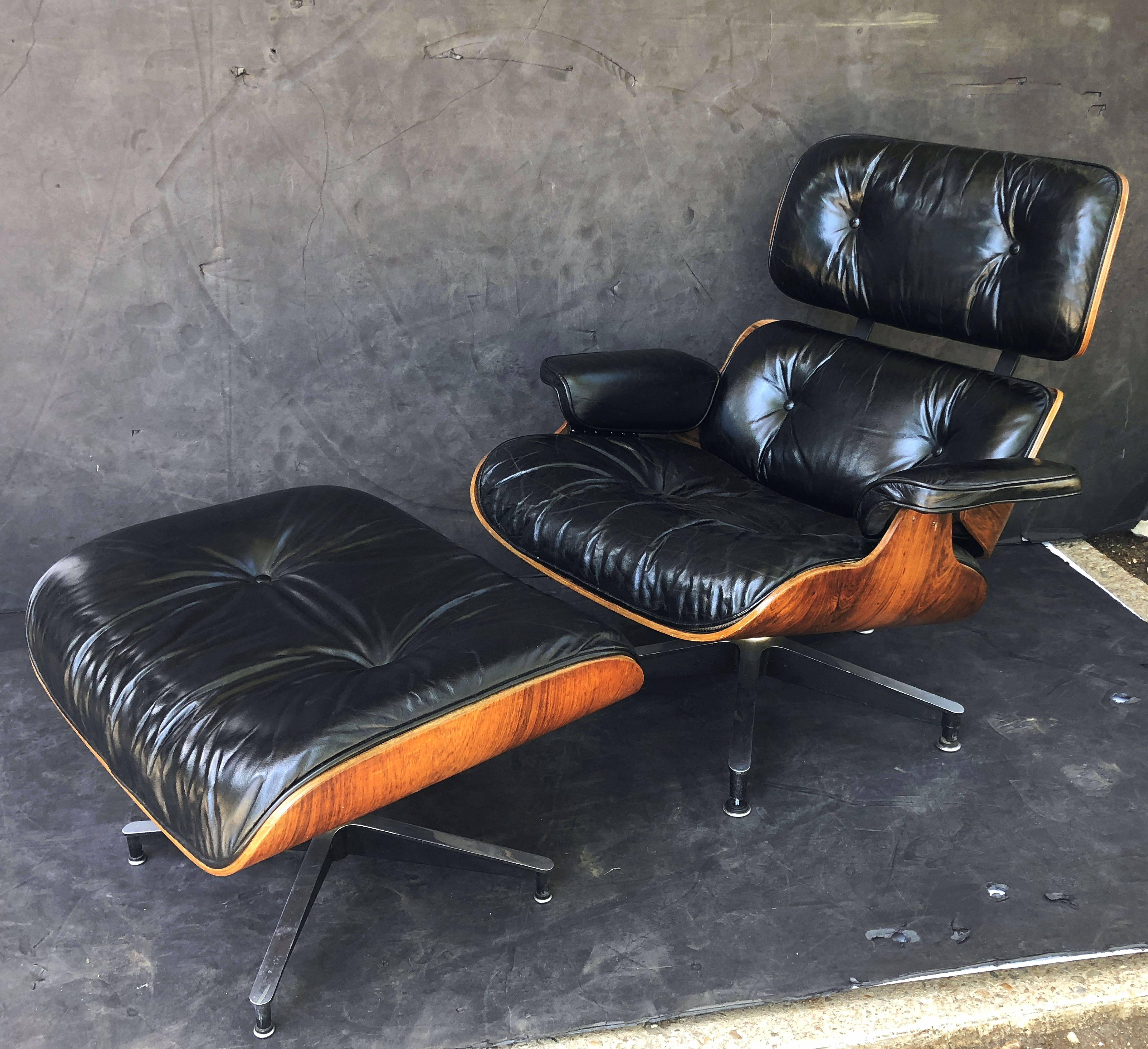 Mid-Century Modern Early Production Charles and Ray Eames Rosewood Lounge Chair with Ottoman