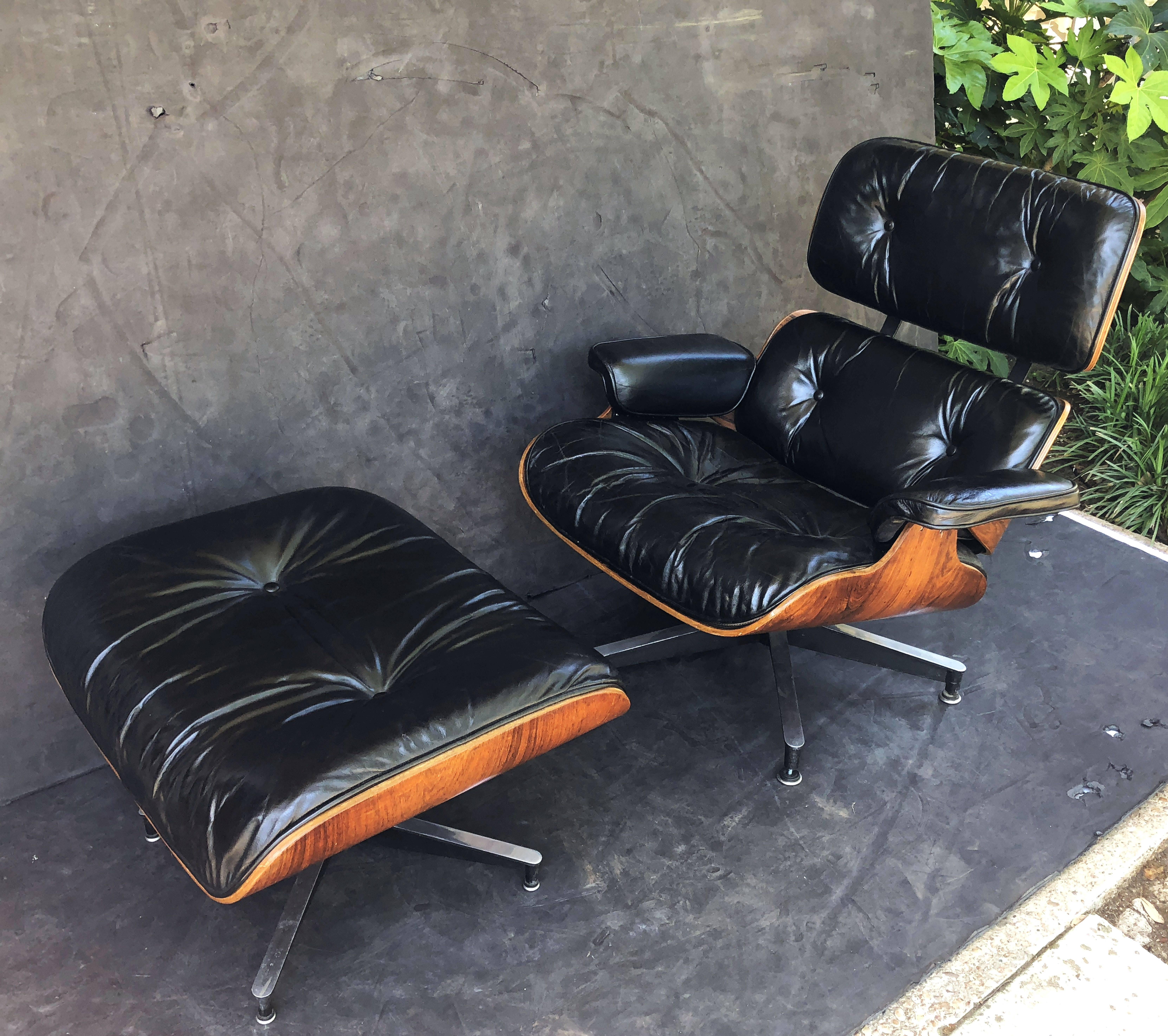 Mid-20th Century Early Production Charles and Ray Eames Rosewood Lounge Chair with Ottoman