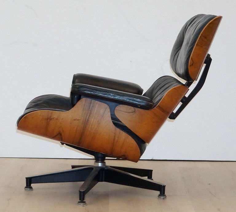 Early Production Charles and Ray Eames Rosewood Lounge Chair with Ottoman For Sale 1