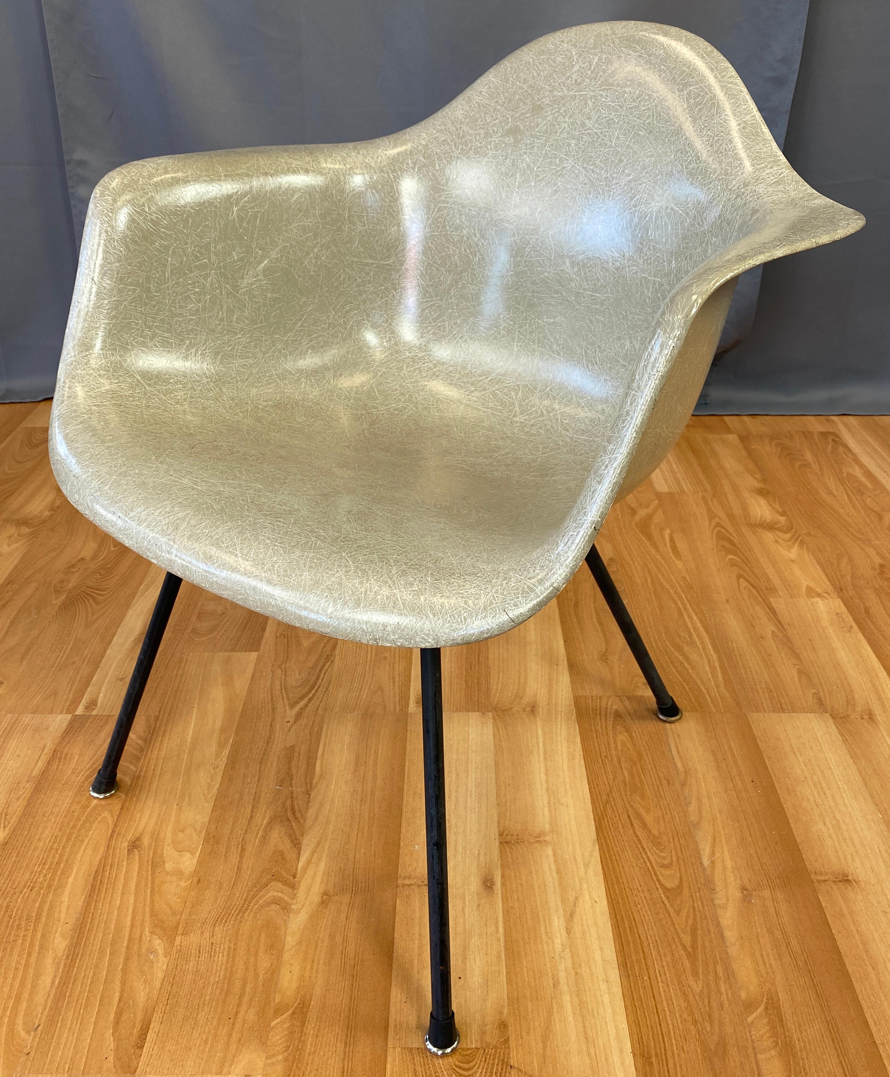 Offered here is an early production of a Charles Eames fiberglass shell arm chair for Herman Miller.
In a beige, with a paper label produced between 1954 and 1955, last line it would say 