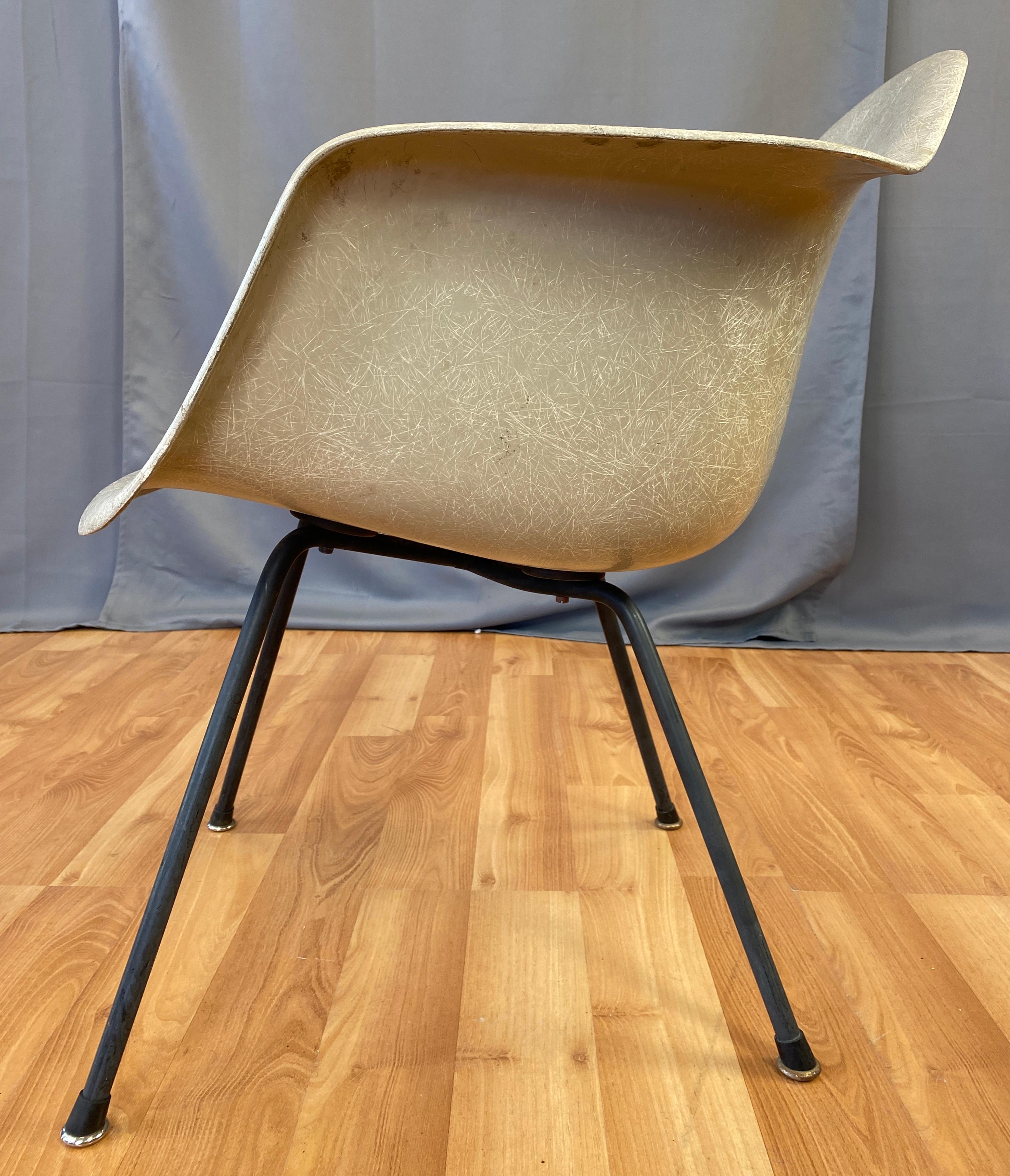 Early Production Charles Eames Fiberglass Shell Armchair for Herman Miller In Good Condition In San Francisco, CA