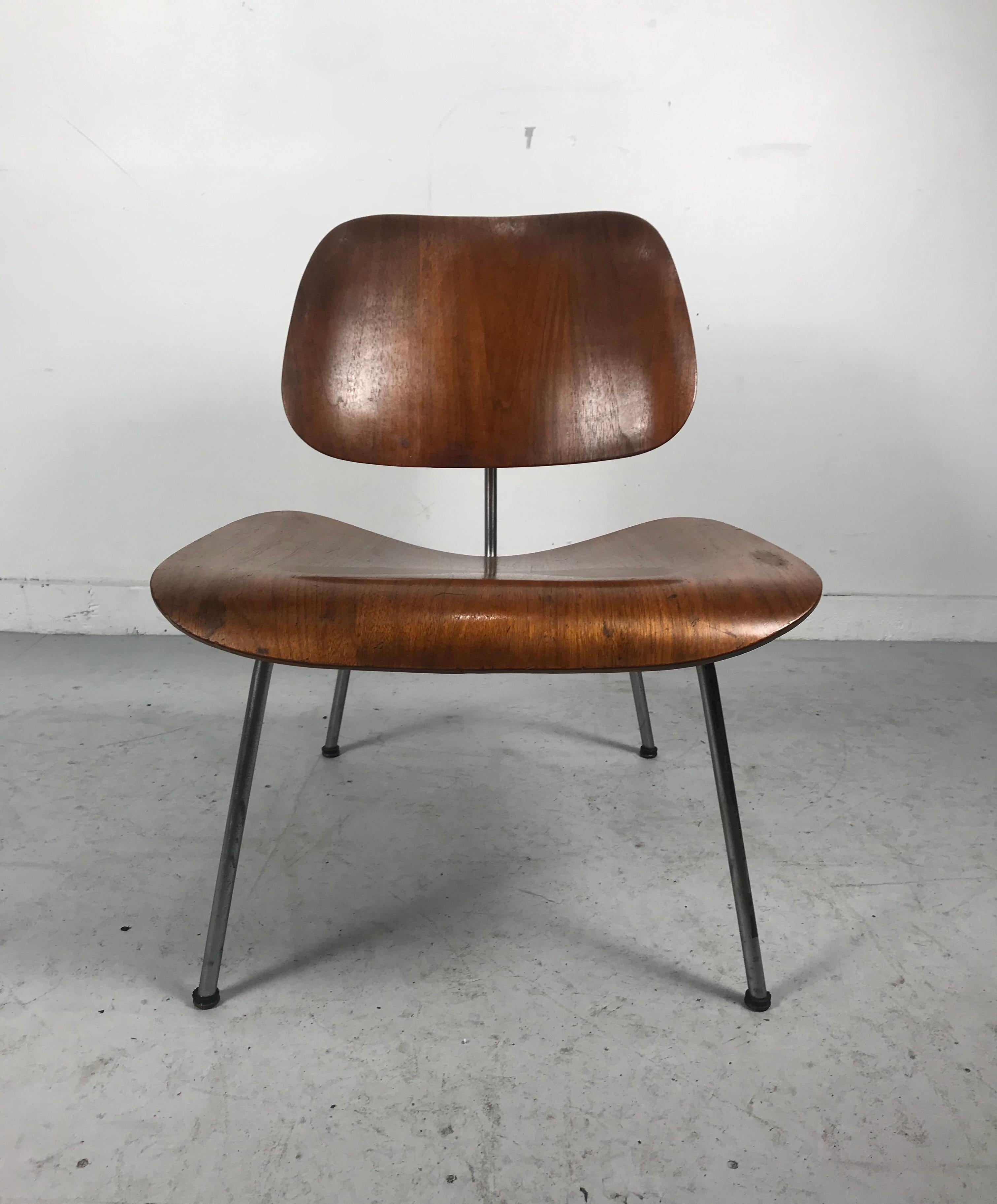 Early Production Charles Eames LCM 'Lounge Chair Metal', Original Label In Good Condition In Buffalo, NY