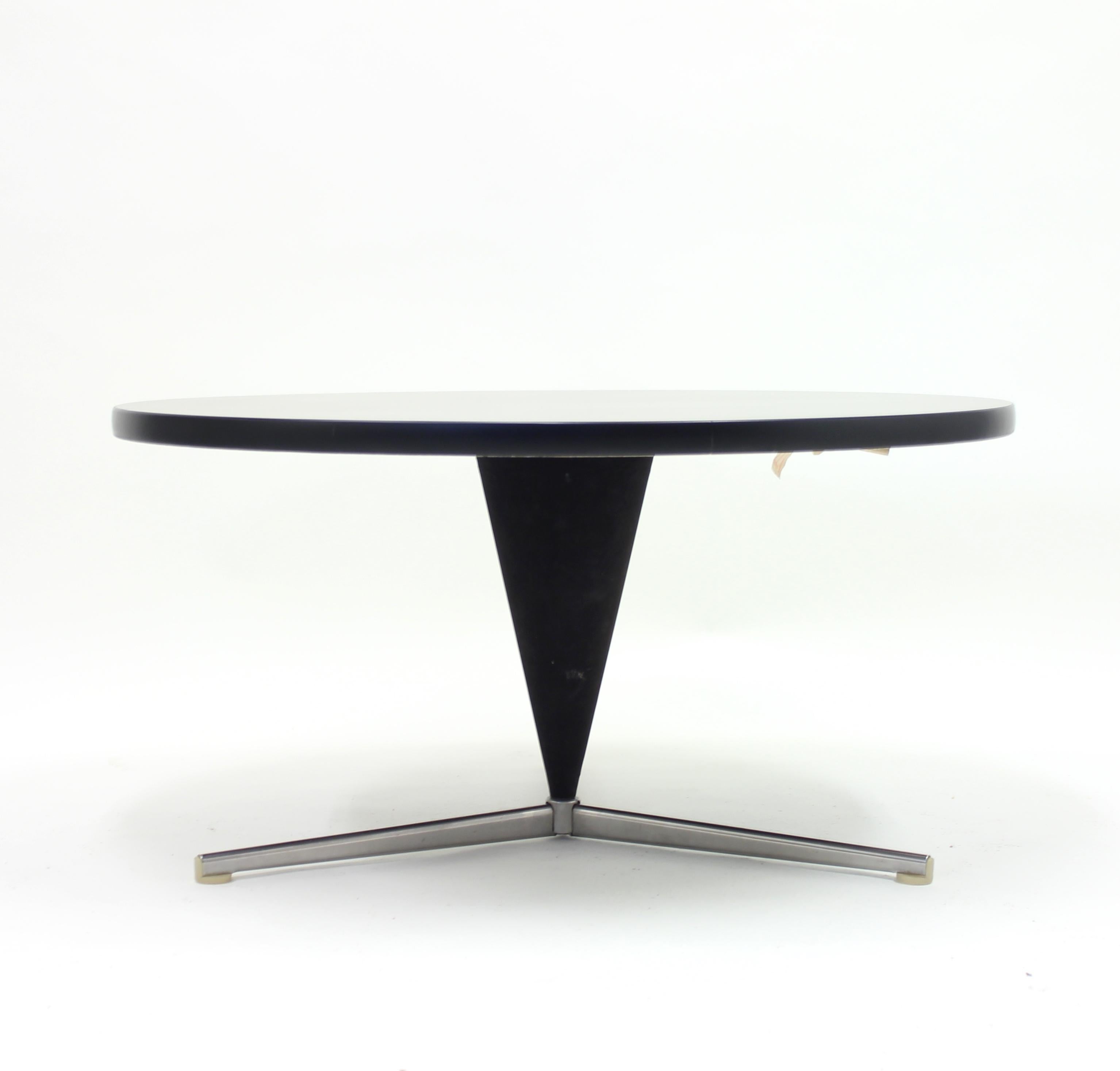 Early production Cone Table by Verner Panton for Plus-Linje, 1950s In Good Condition In Uppsala, SE