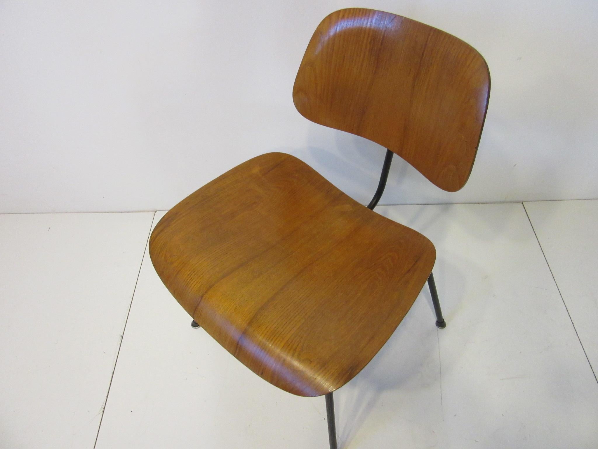 20th Century Early Production Eames DCM Molded Wood Side Chairs for Herman Miller