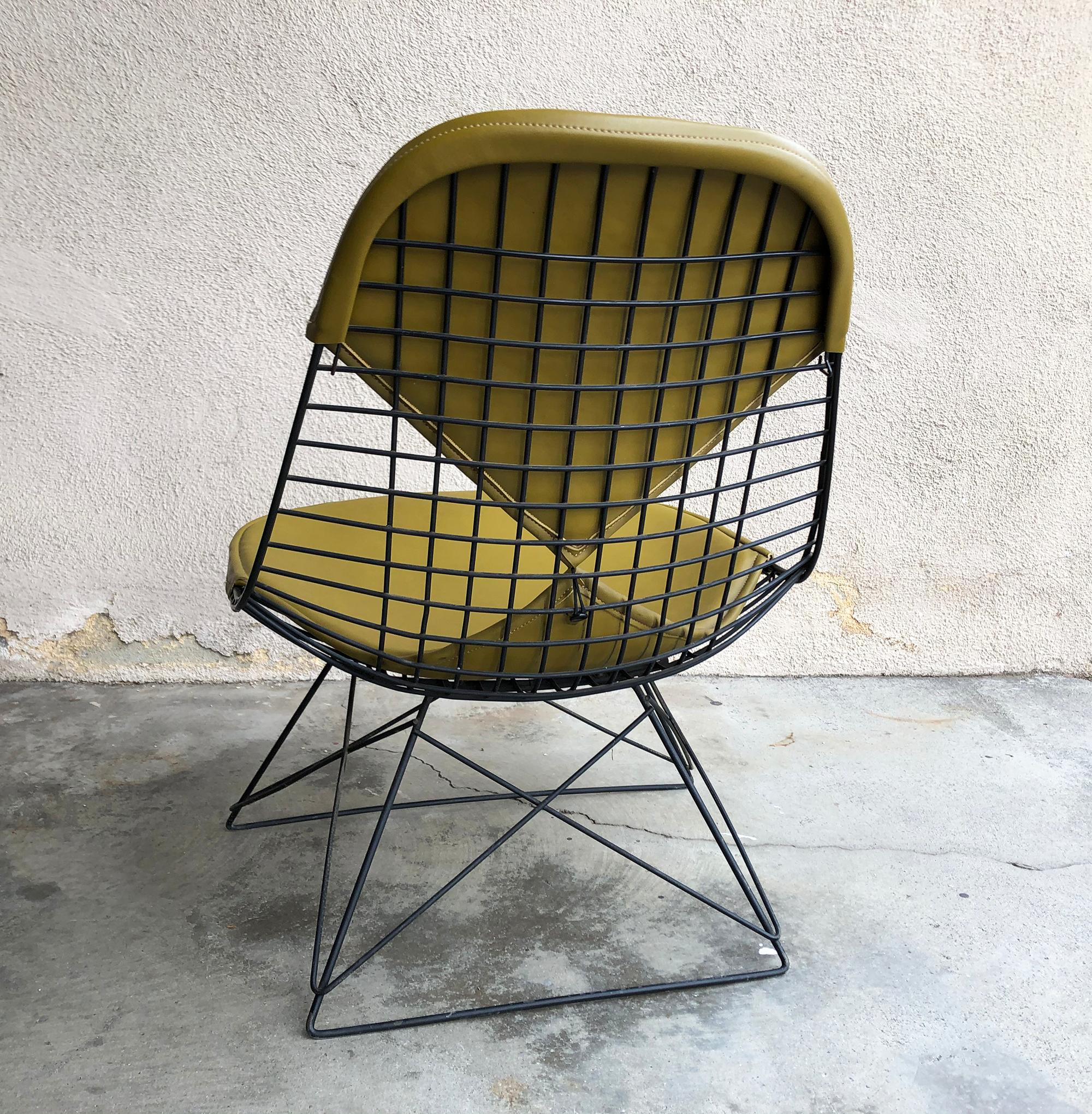 Mid-Century Modern Early Production Eames LKR Wire Chair