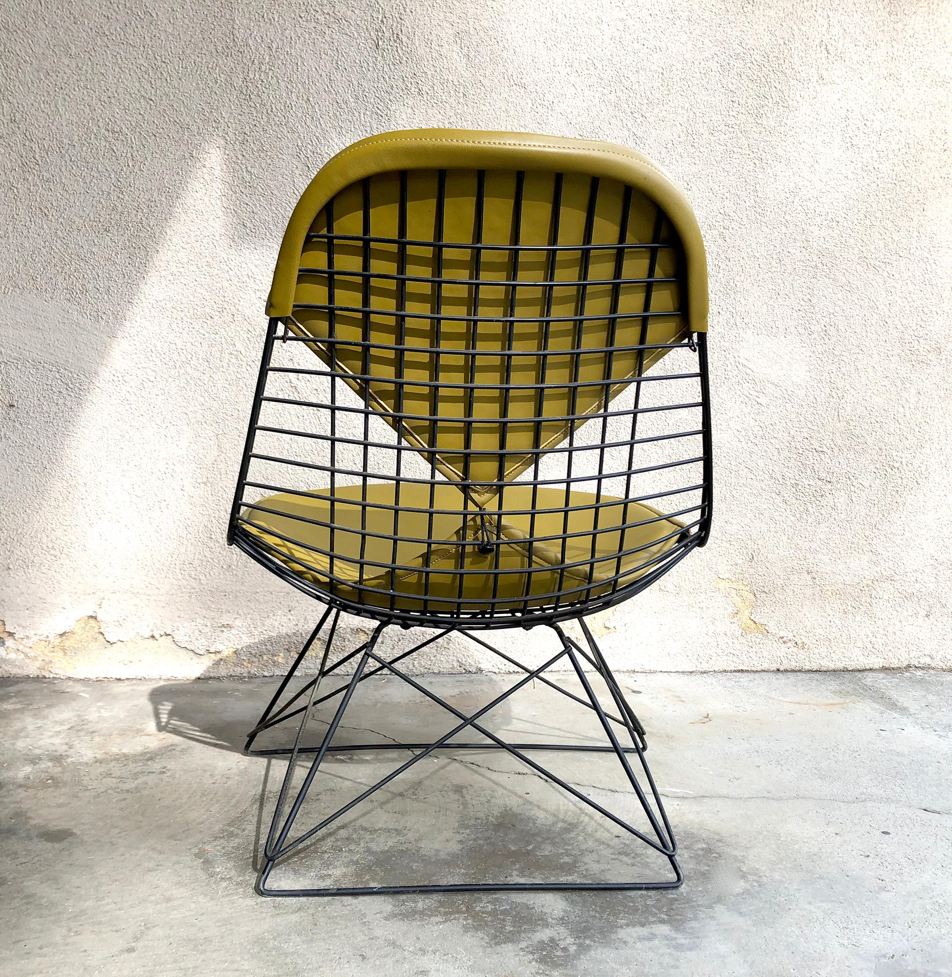 Mid-20th Century Early Production Eames LKR Wire Chair