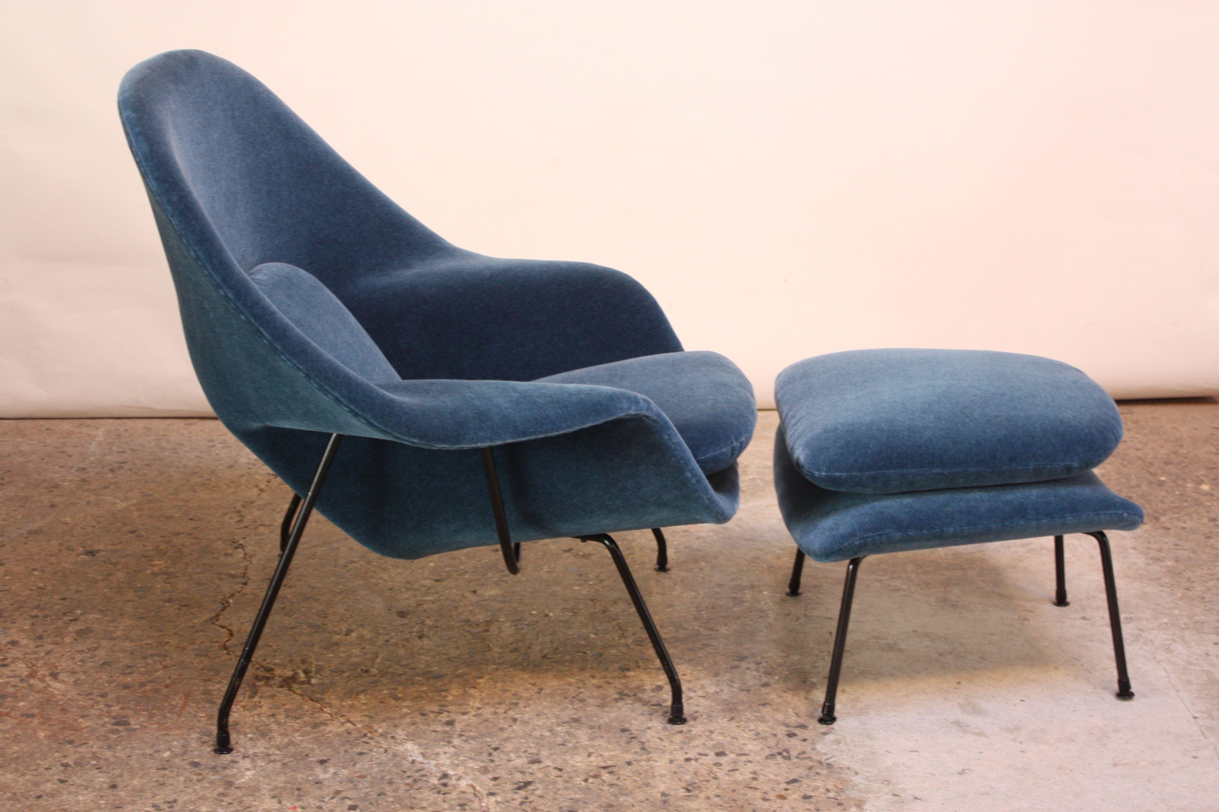 Mid-20th Century Early Production Eero Saarinen for Knoll Womb Chair and Ottoman