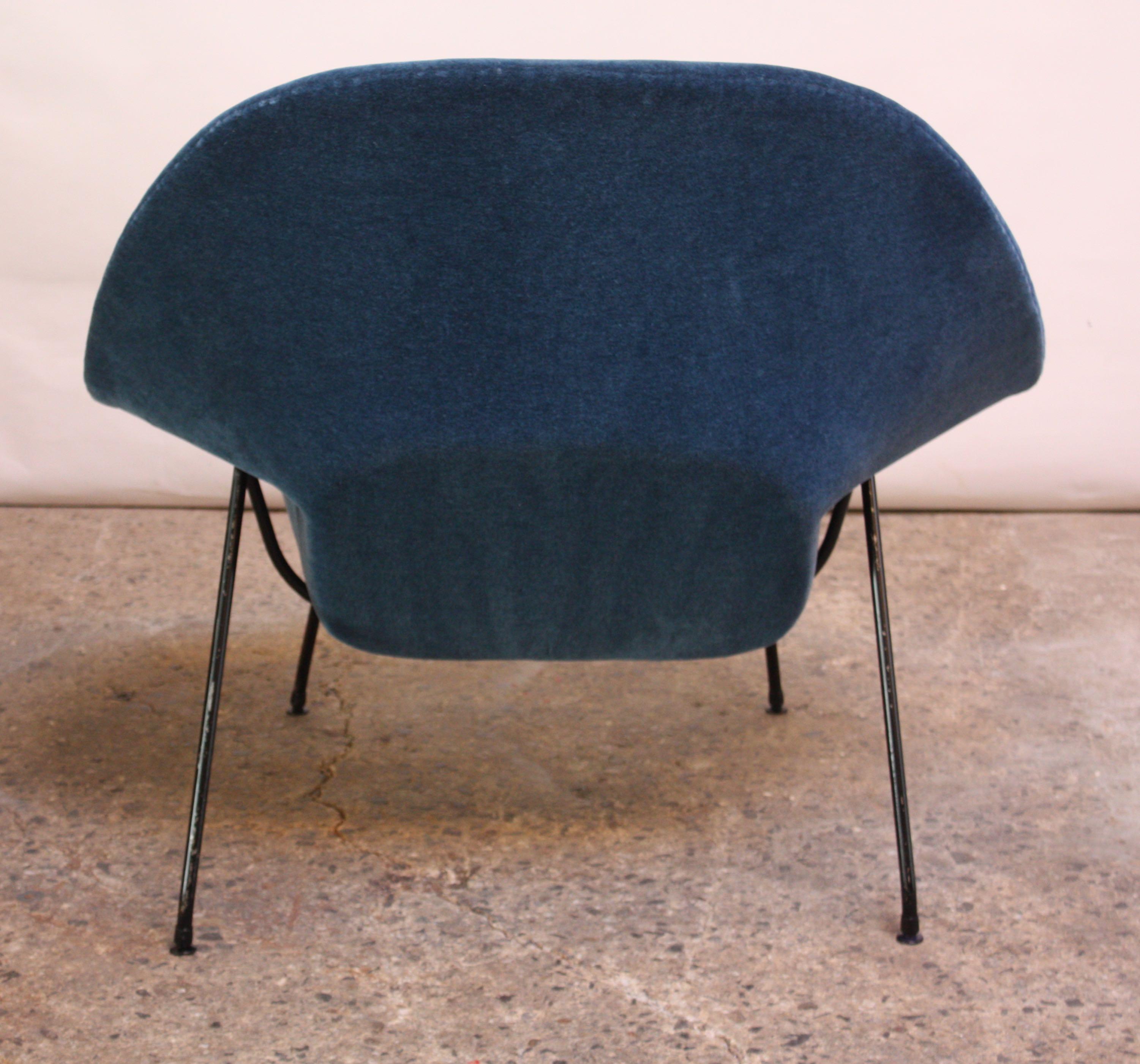 Mohair Early Production Eero Saarinen for Knoll Womb Chair and Ottoman