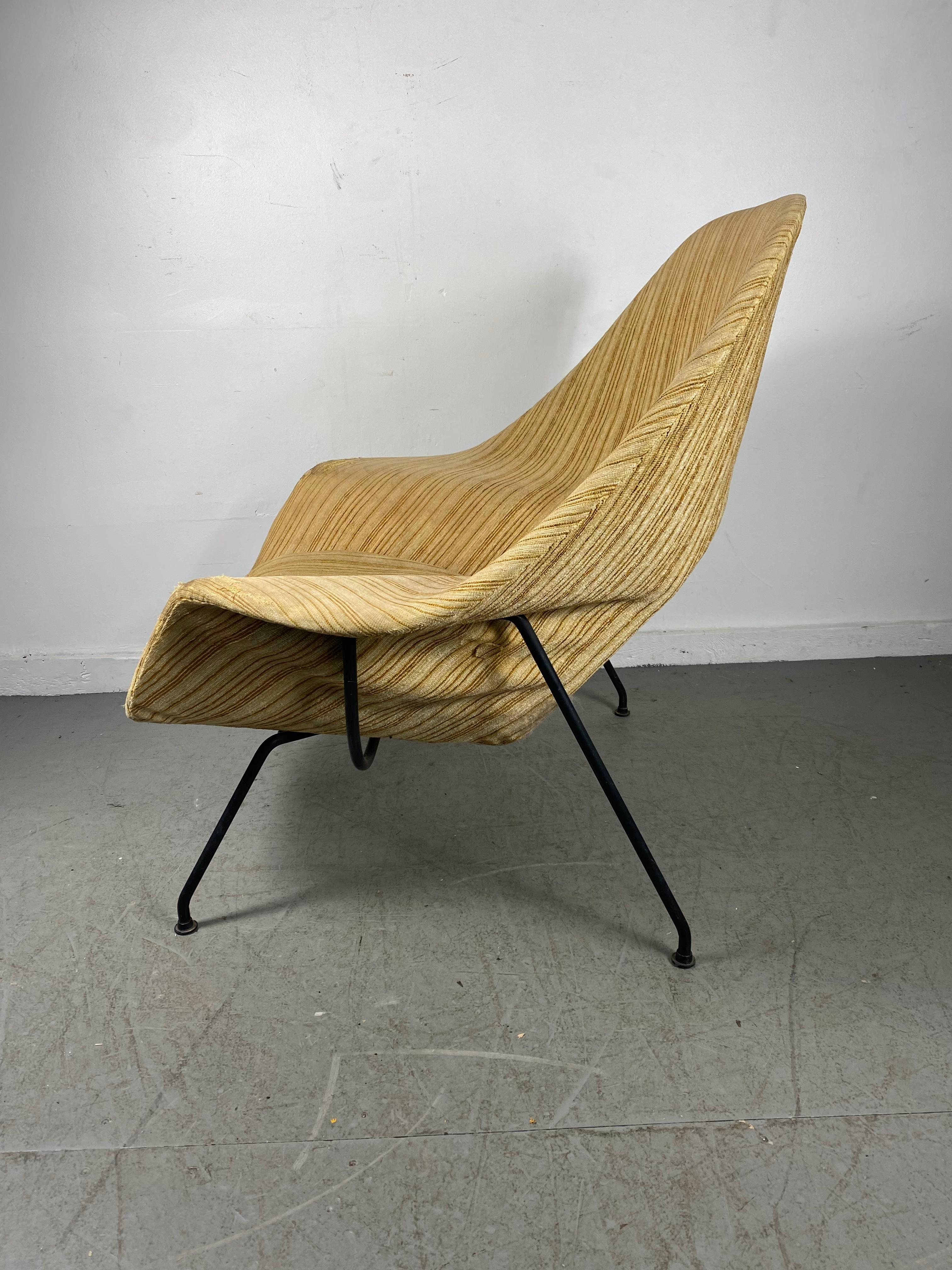 Frühe Produktion Eero Saarinen für Knoll Womb Chair / Klassisches modernes Design im Zustand „Starke Gebrauchsspuren“ im Angebot in Buffalo, NY