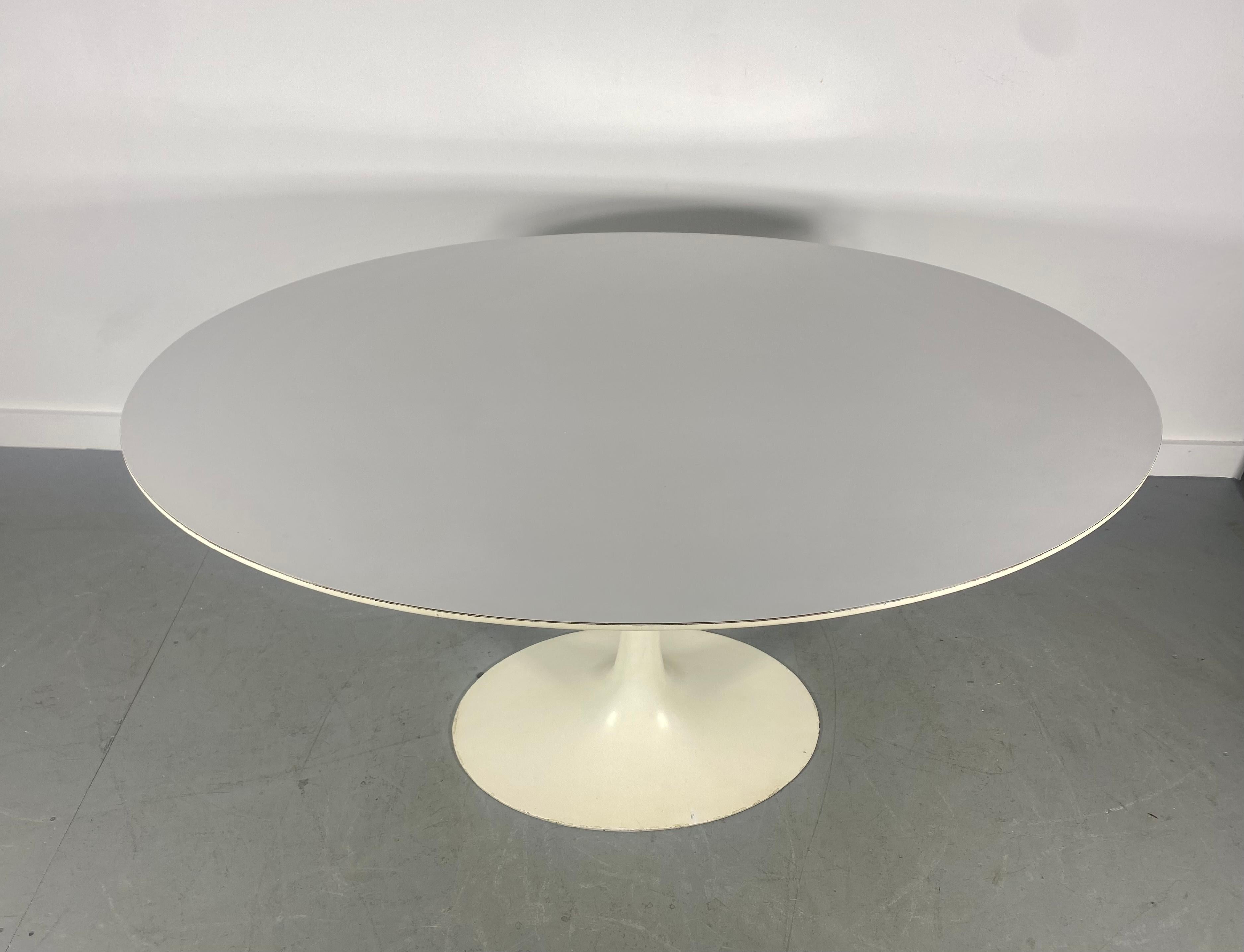 American Early Production Eero Saarinen / Knoll, Oval Pedestal Tulip Dining Table