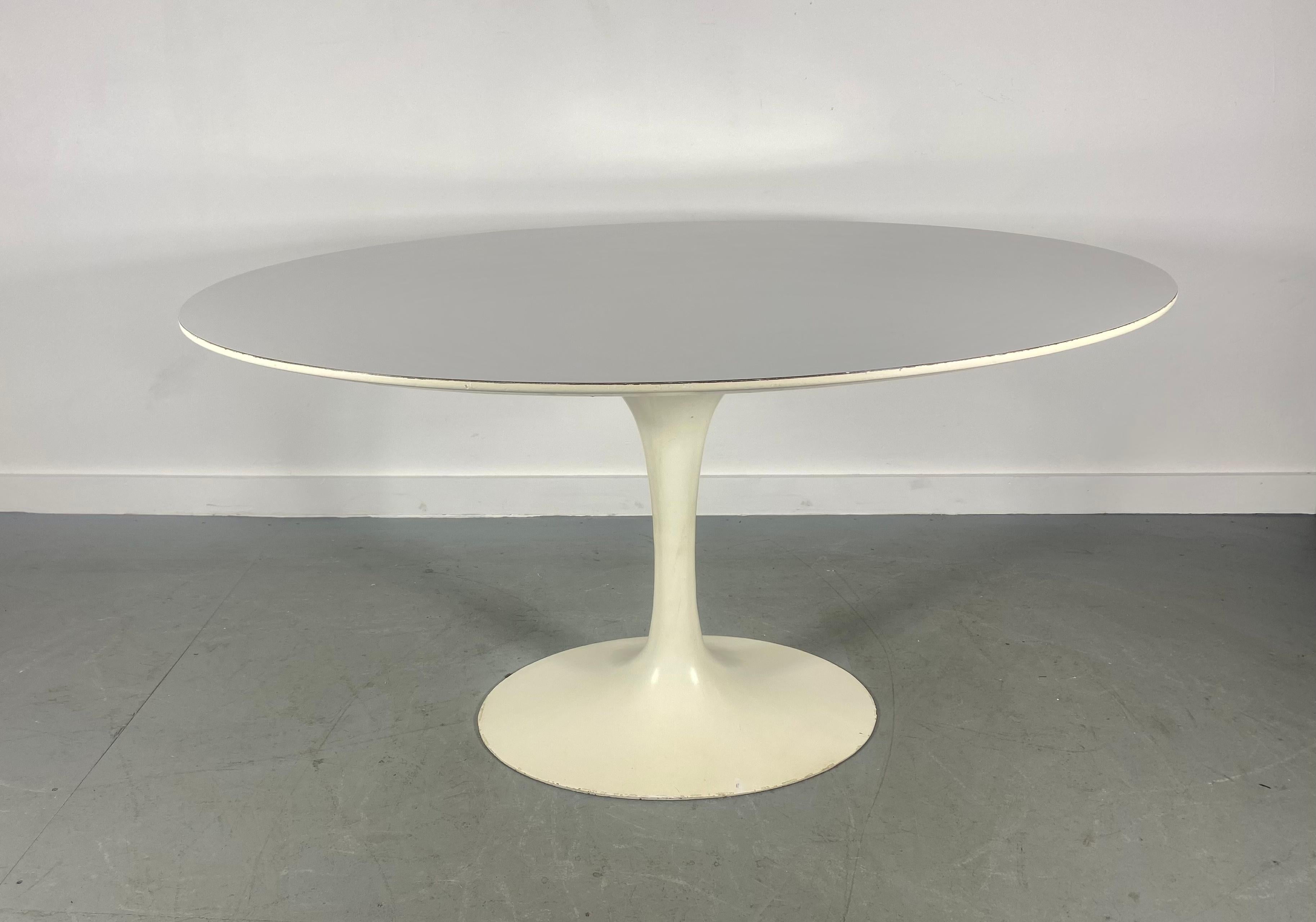 Mid-20th Century Early Production Eero Saarinen / Knoll, Oval Pedestal Tulip Dining Table