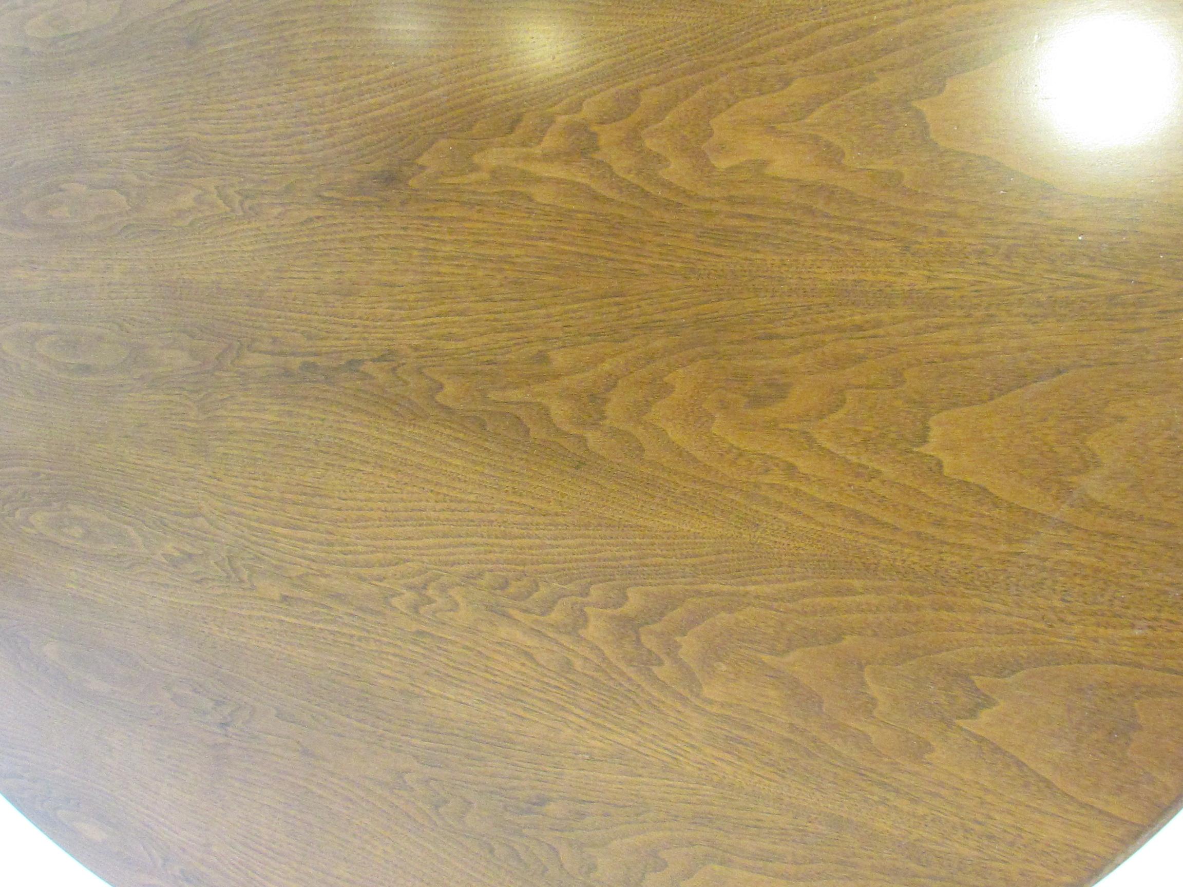 Début de production Eero Saarinen Knoll  table de salle à manger Tulip en noyer en vente 9