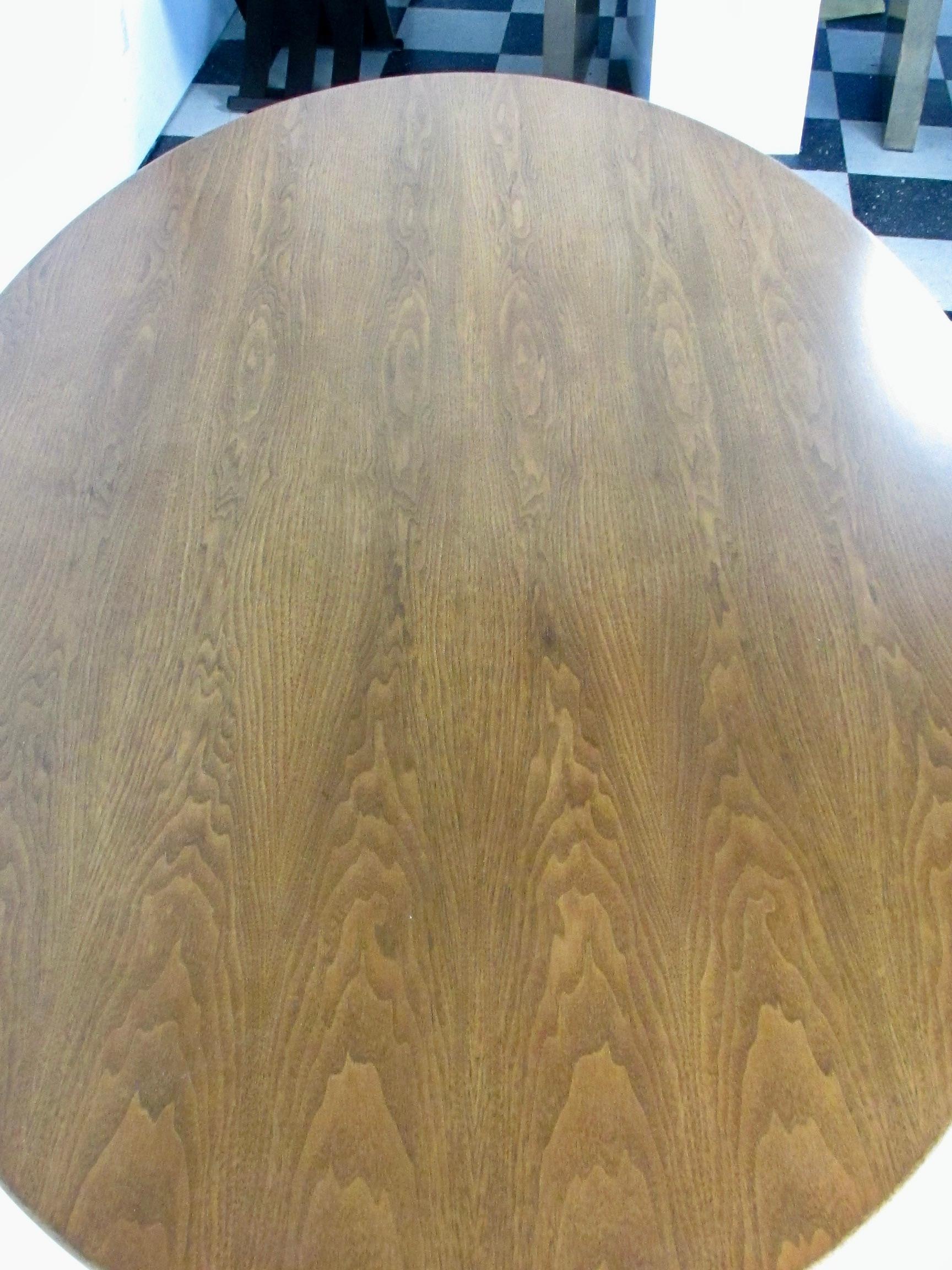 Début de production Eero Saarinen Knoll  table de salle à manger Tulip en noyer en vente 11