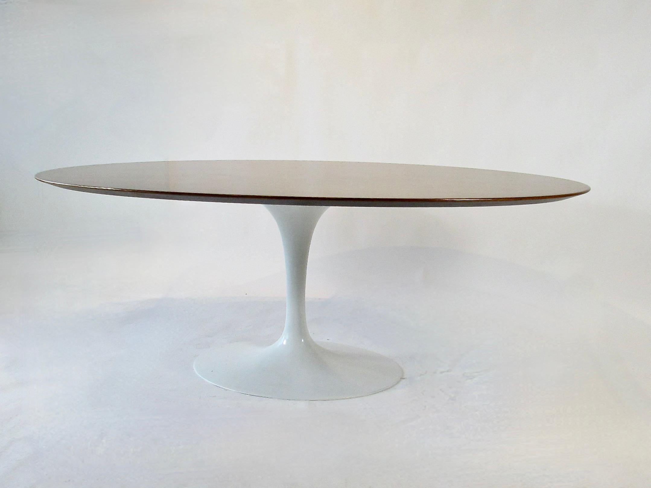 Début de production Eero Saarinen Knoll  table de salle à manger Tulip en noyer en vente 12