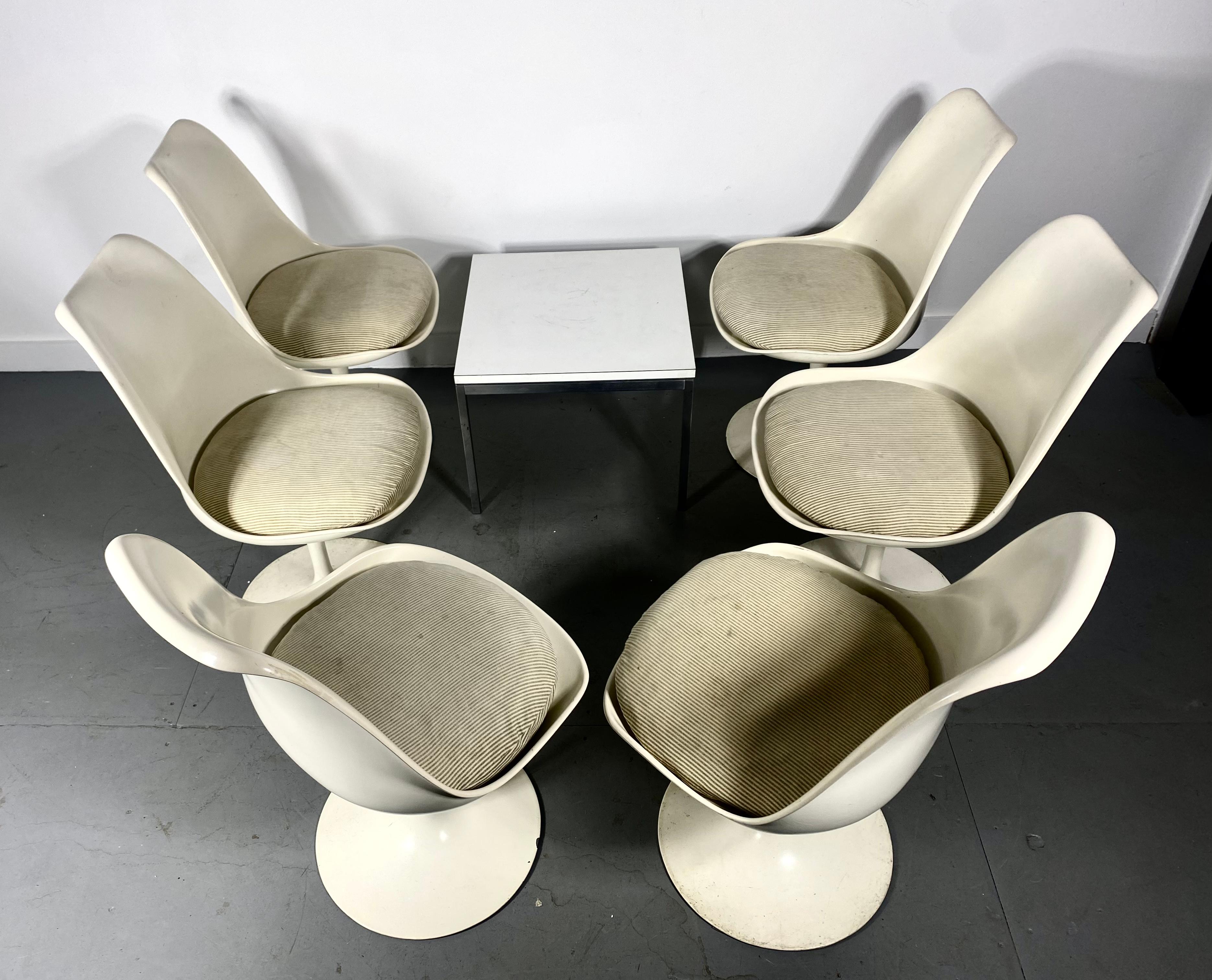 Painted Early Production Eero Saarinen Tulip Dining Chairs Knoll, New York For Sale
