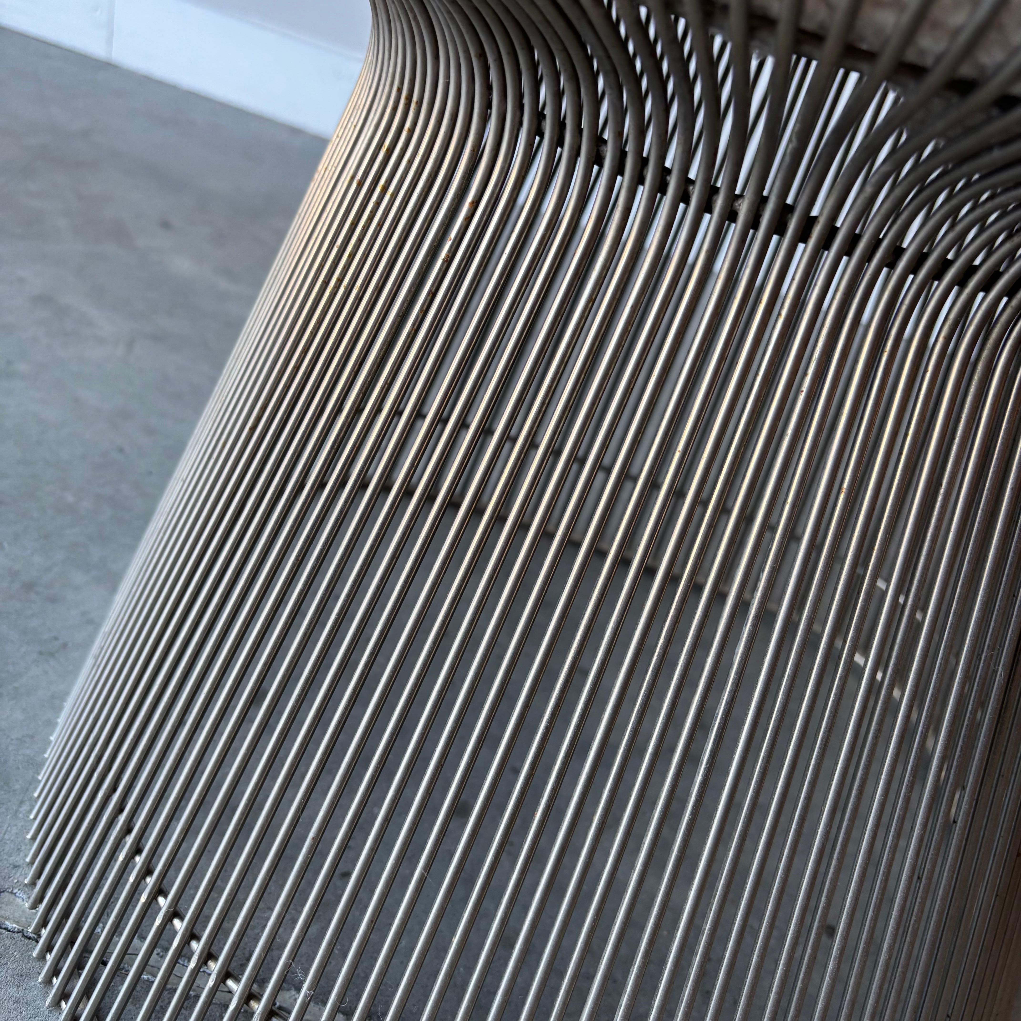 Américain Chaises longues en fil de fer Eero Saarinen - Knoll - Nouvellement tapissées en vente