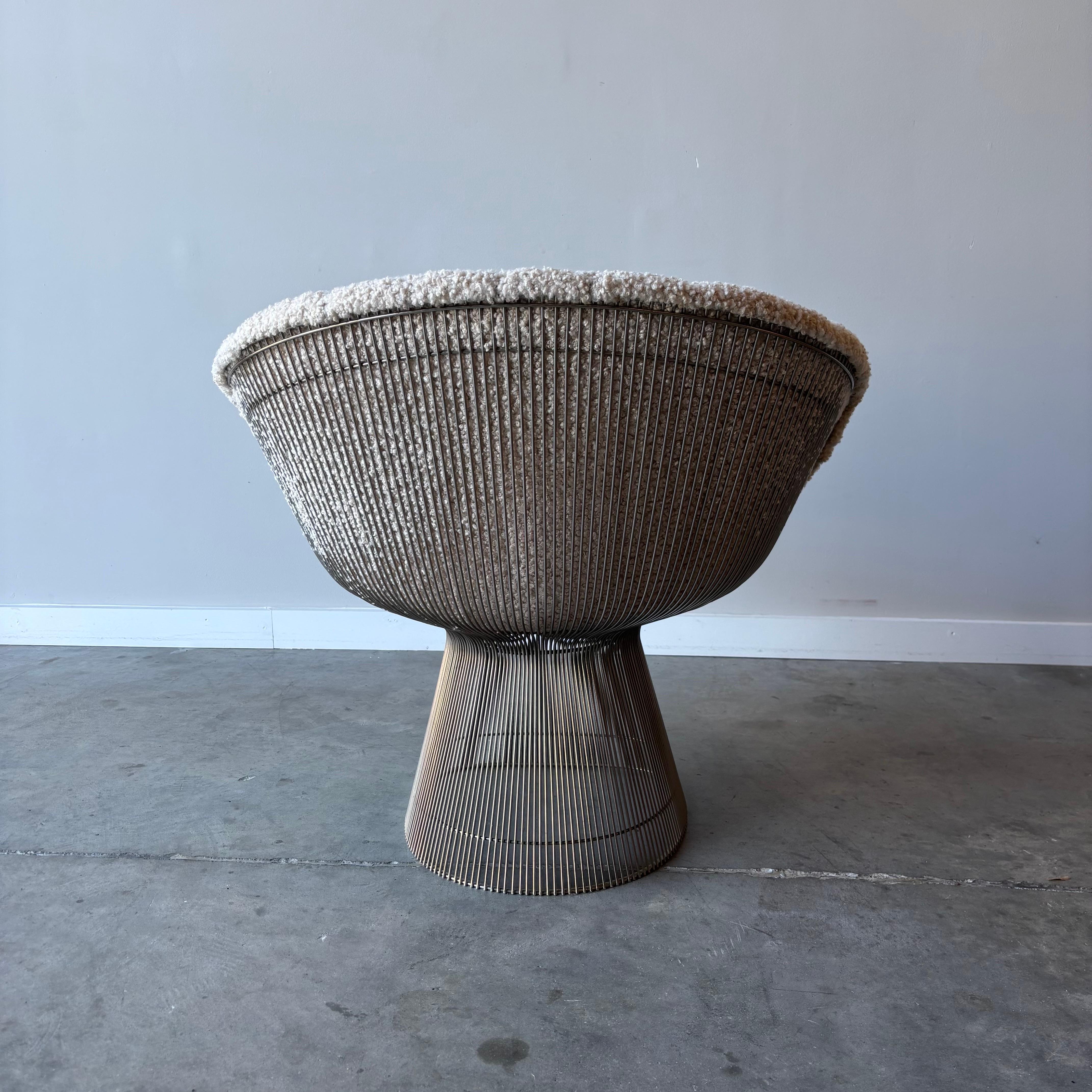 Chaises longues en fil de fer Eero Saarinen - Knoll - Nouvellement tapissées Bon état - En vente à Raleigh, NC