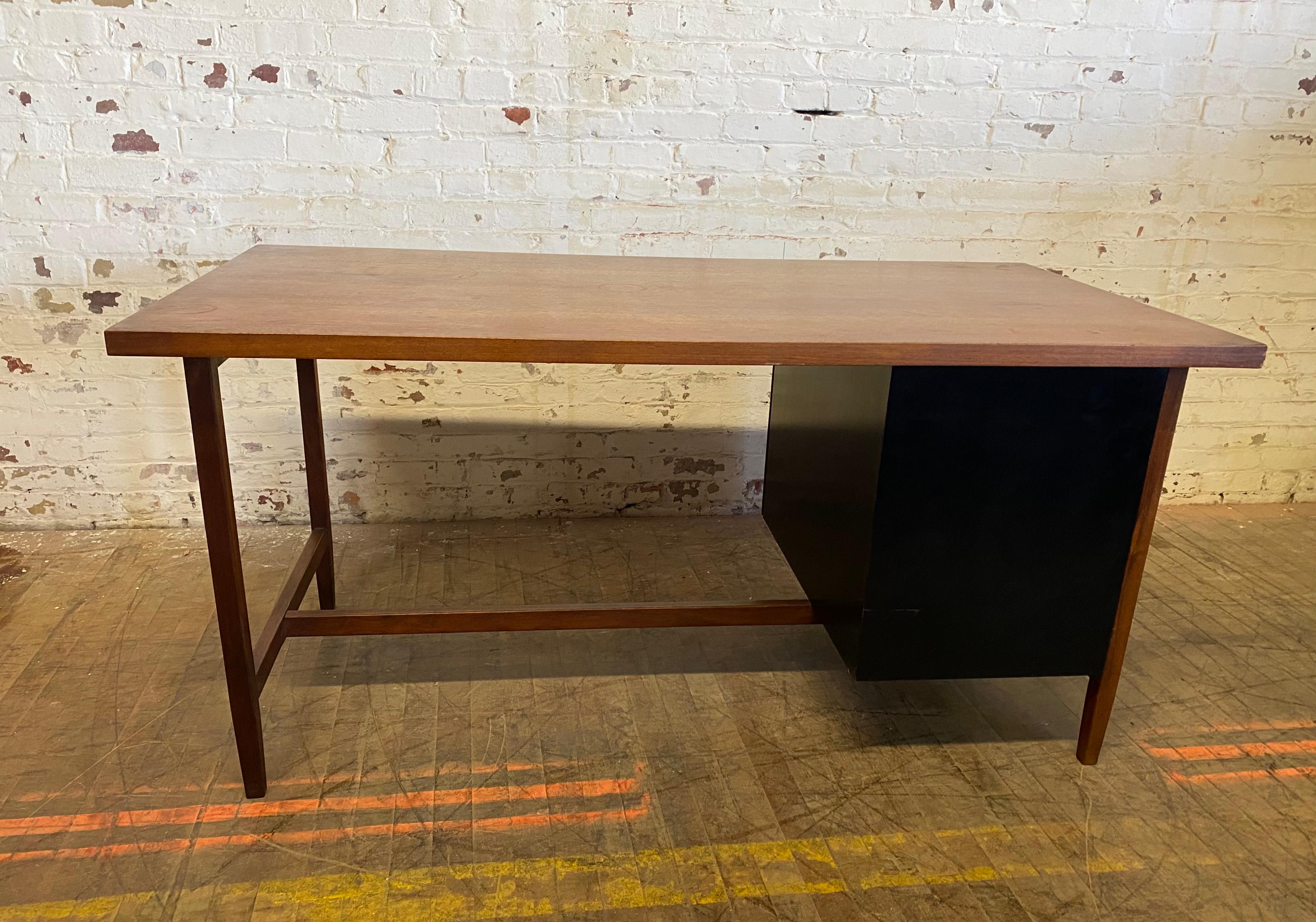 Frühe Produktion Florence Knoll-Schreibtisch, klassisches modernistisches Design, Knoll New York im Angebot 4