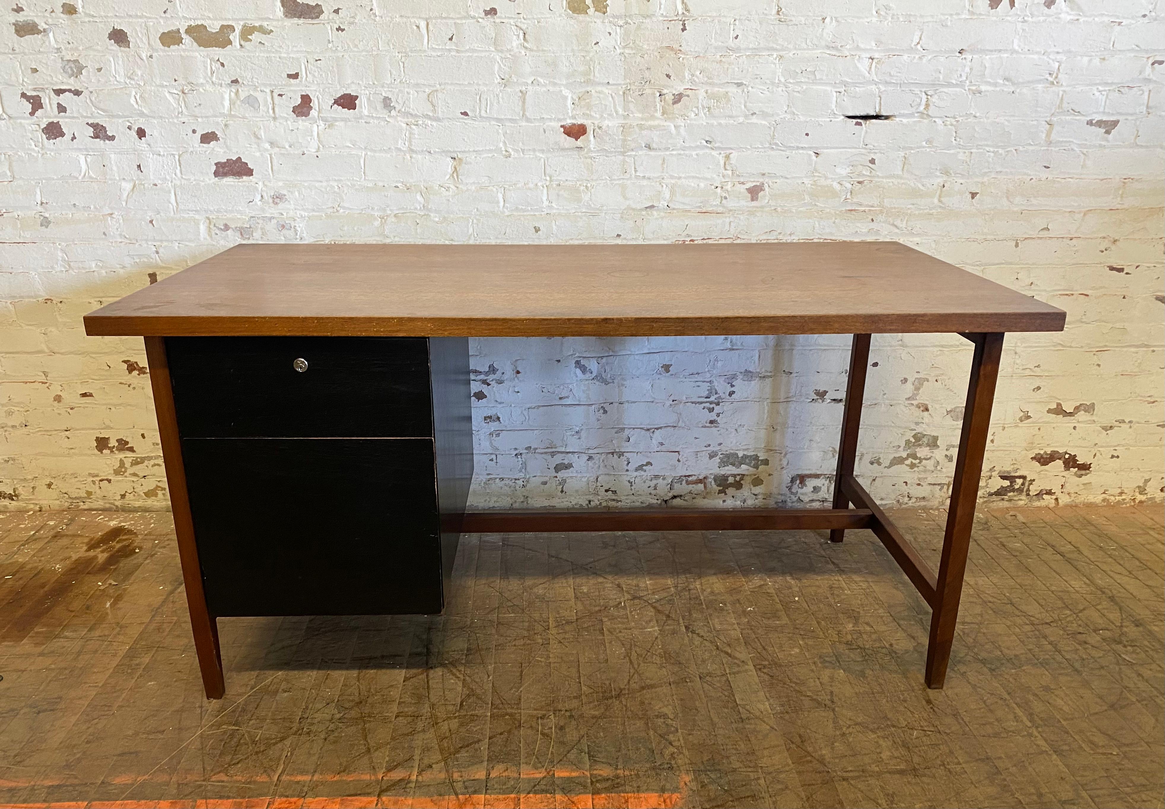 Mid-20th Century Early production Florence Knoll Desk, Classic Modernist design, Knoll New York For Sale