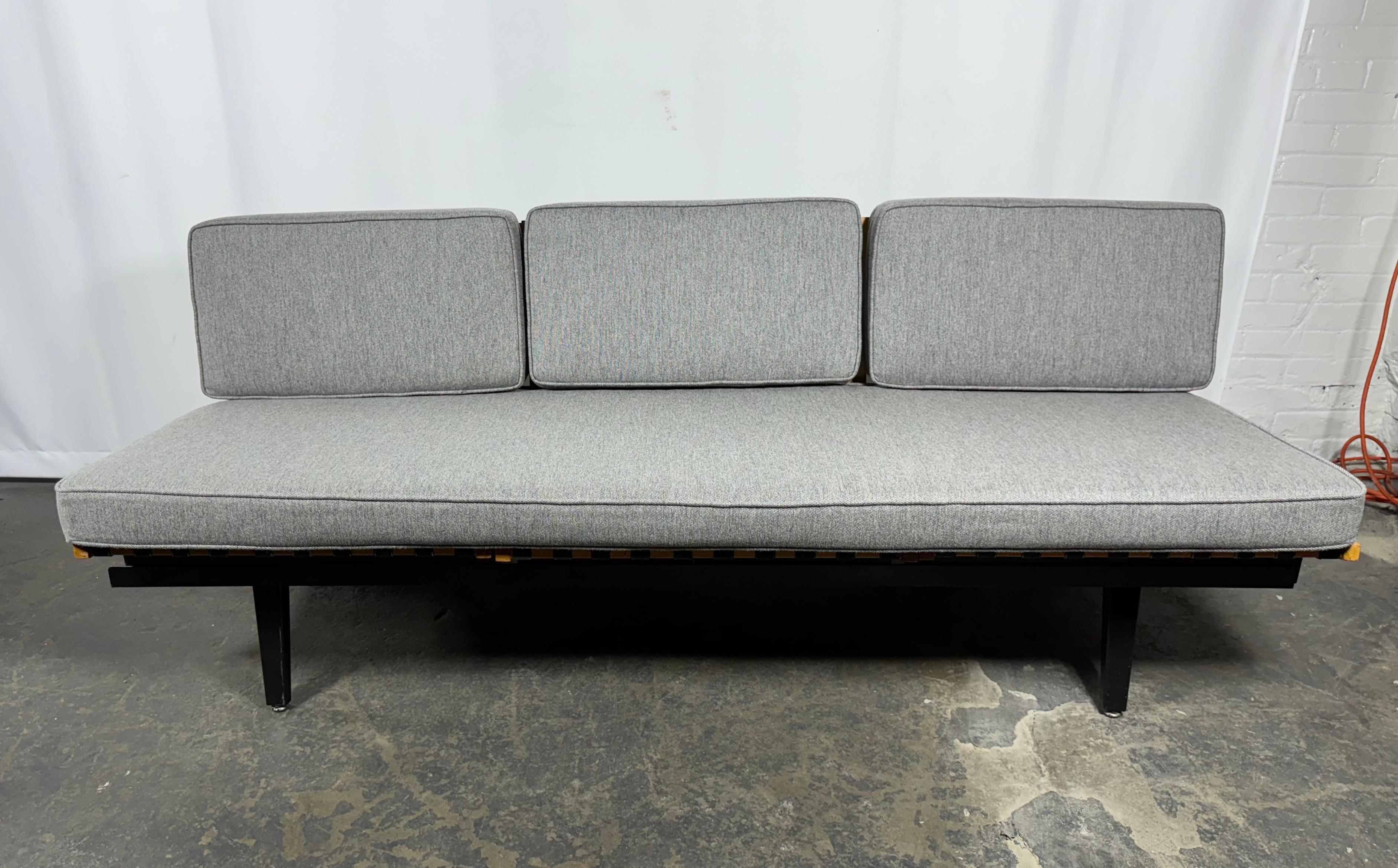 Early Production George Nelson / Herman Miller Modular Steel Frame Sofa In Good Condition For Sale In Buffalo, NY