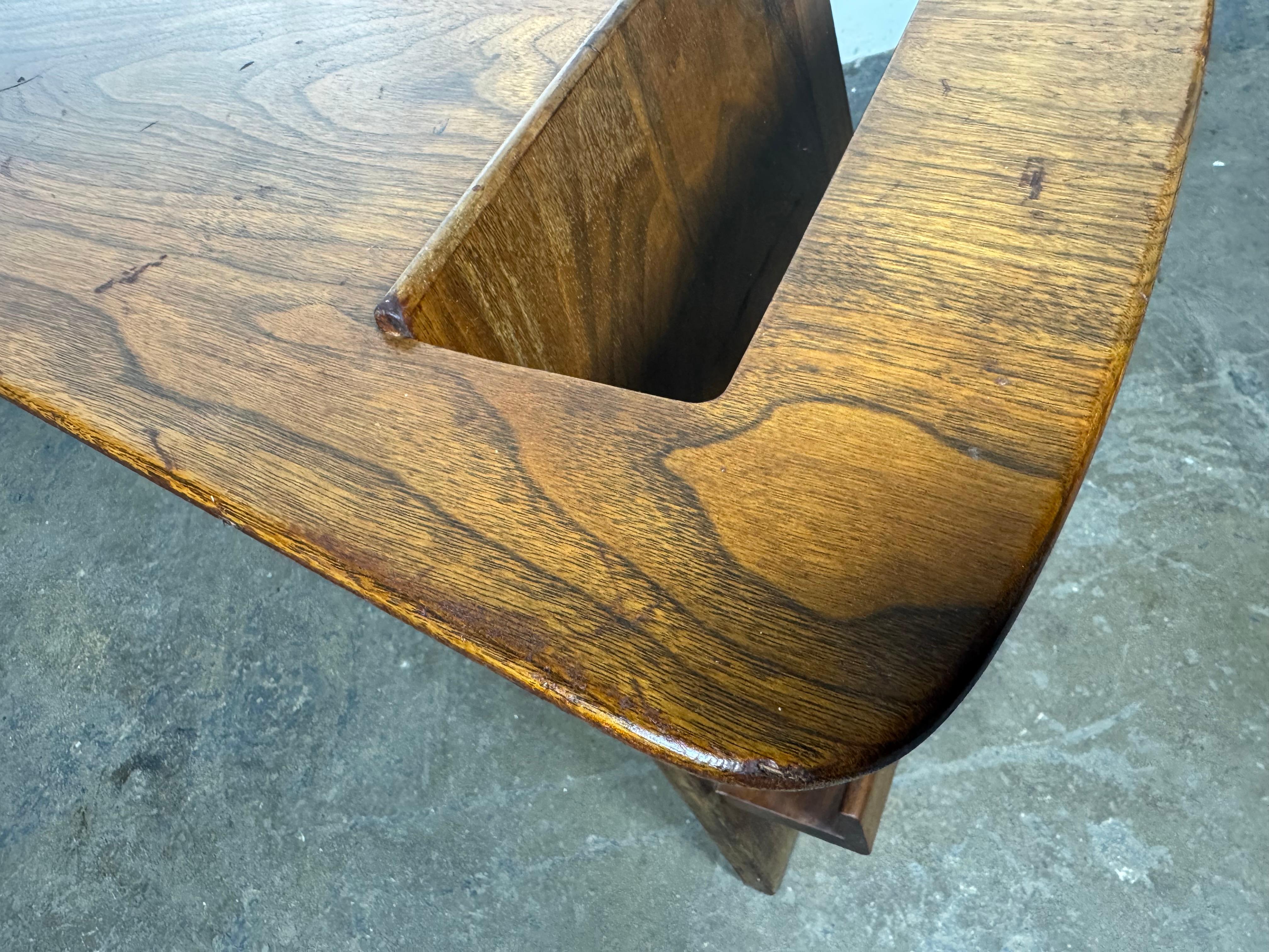 Original (OLD) model T.539 side table with magazine rack, designed by Jens Risom in 1949. Fantastic angular profile is sleek and modern, echoed in the wedge-shaped top. Functionality added with a magazine rack. Exemplary construction, with a nice