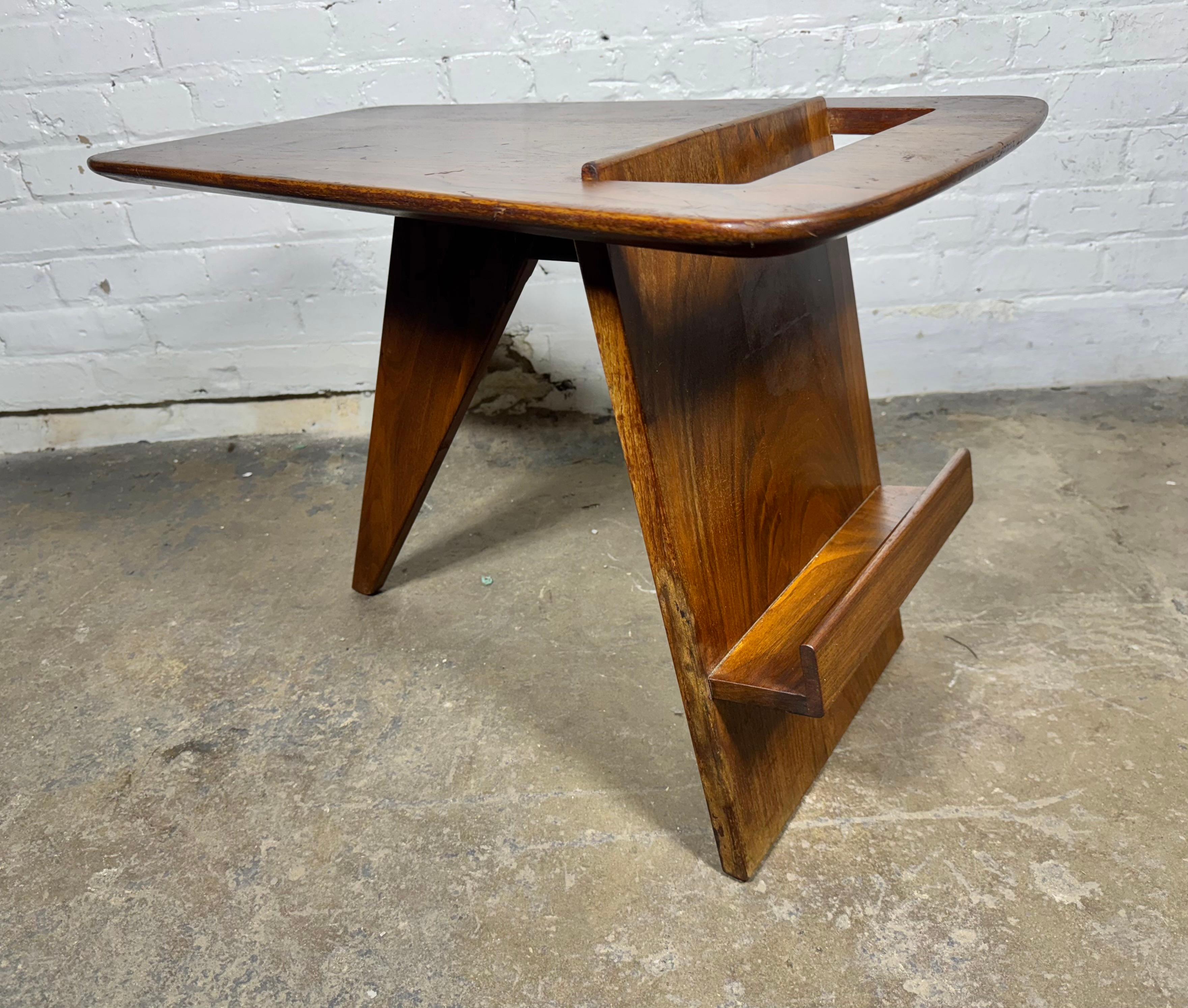 Mid-Century moderno Early production Jens Risom Magazine Table , Classic Modernist Design in vendita