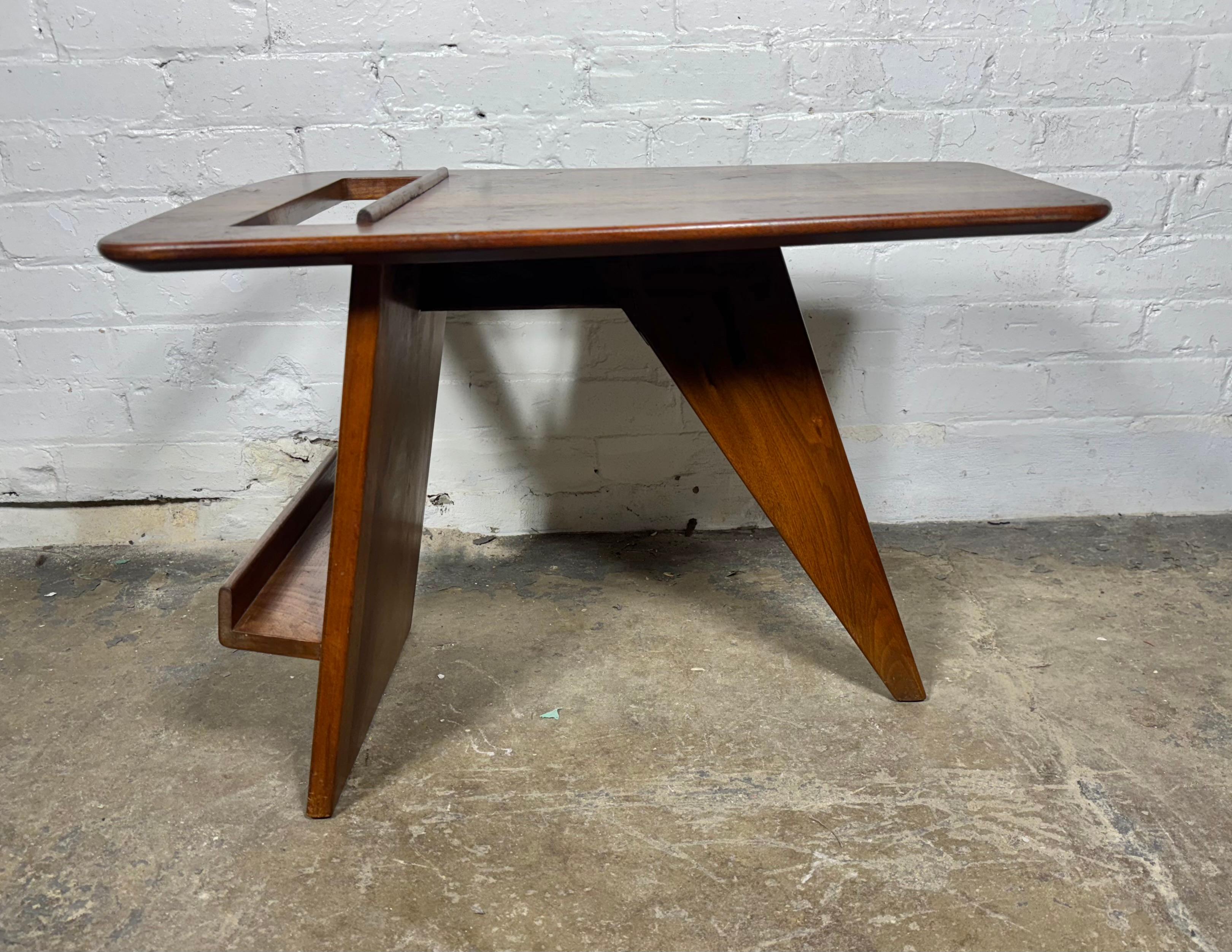 Early production Jens Risom Magazine Table , Classic Modernist Design in vendita 1