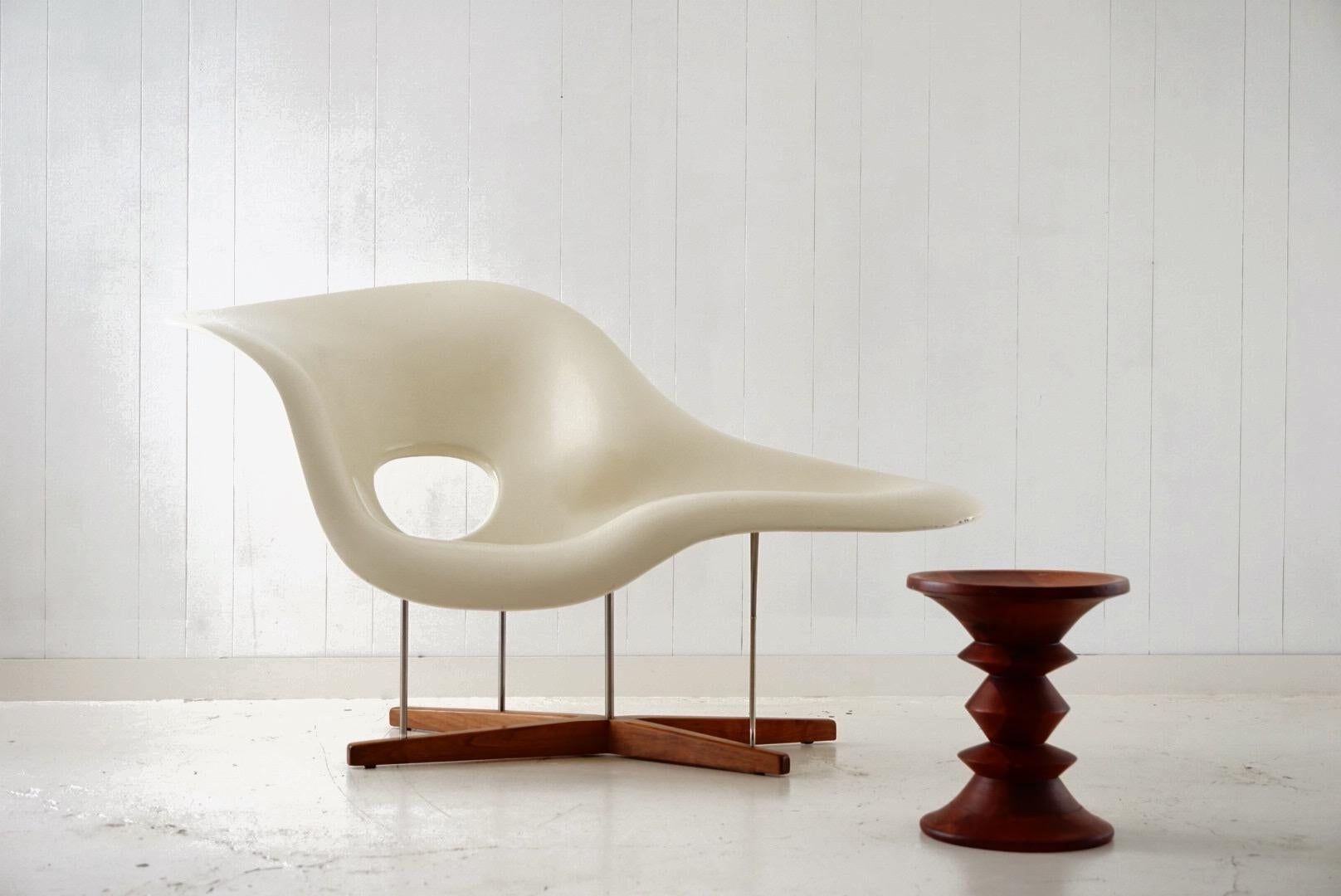 An incredible example of innovative design by Ray and Charles Eames. The 'La Chaise' was the Eames's entry into the Museum of Modern Art’s 1948 'International Competition for Low Cost Furniture Design'. Paying homage and named after Gaston
