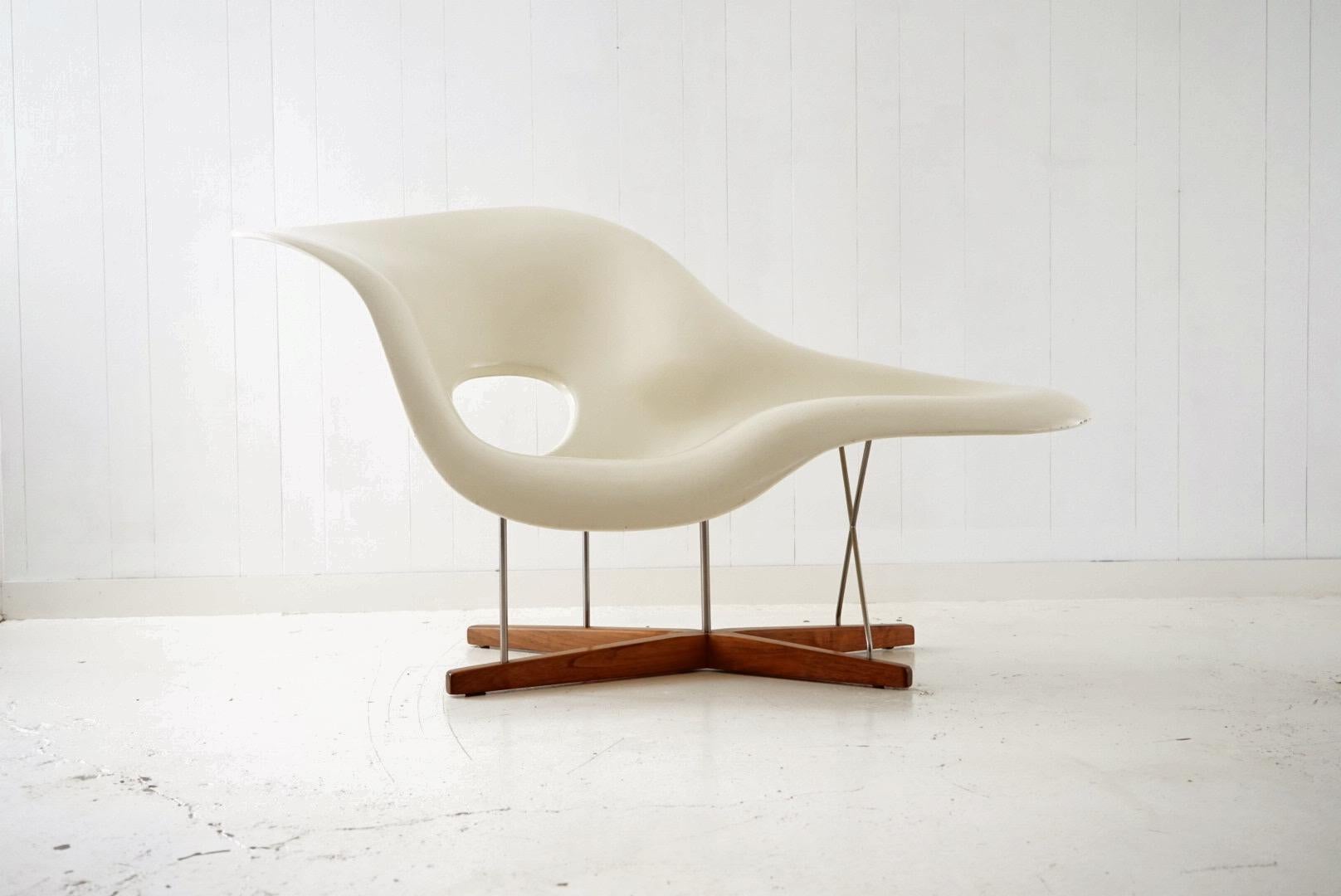 Mid-Century Modern Early Production 'La Chaise' by Charles and Ray Eames for Vitra, circa 1996