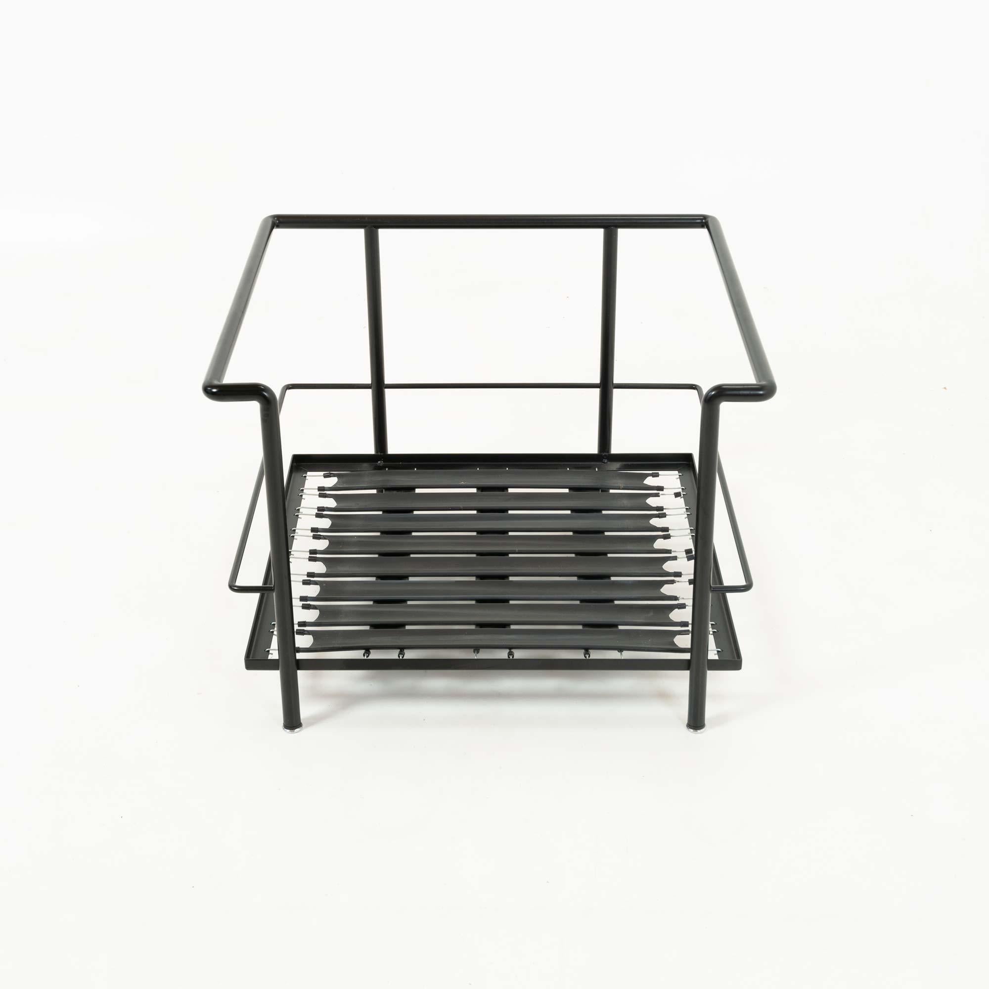 Le Corbusier Cassina LC2 Petit modèle, cadre et coussin noirs, première production en vente 10