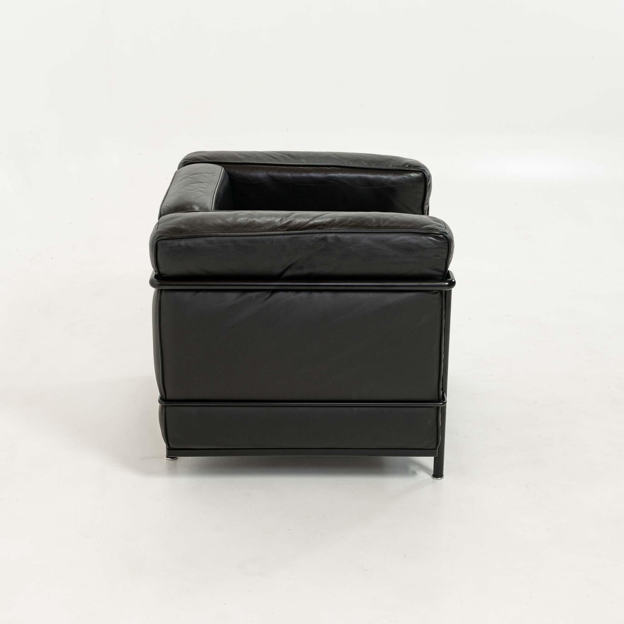 Bauhaus Le Corbusier Cassina LC2 Petit modèle, cadre et coussin noirs, première production en vente