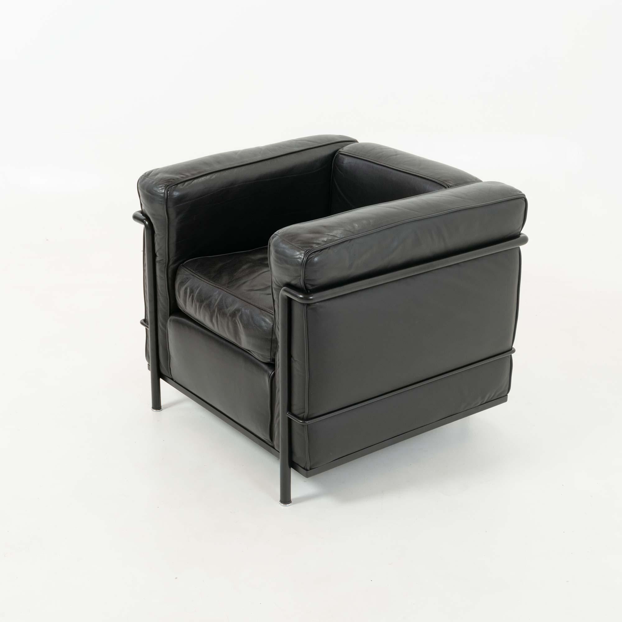Le Corbusier Cassina LC2 Petit modèle, cadre et coussin noirs, première production Bon état - En vente à Seattle, WA