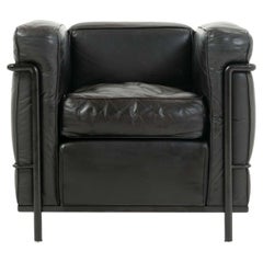 Primera producción Le Corbusier Cassina LC2 Petite Modele Estructura y cojín negros