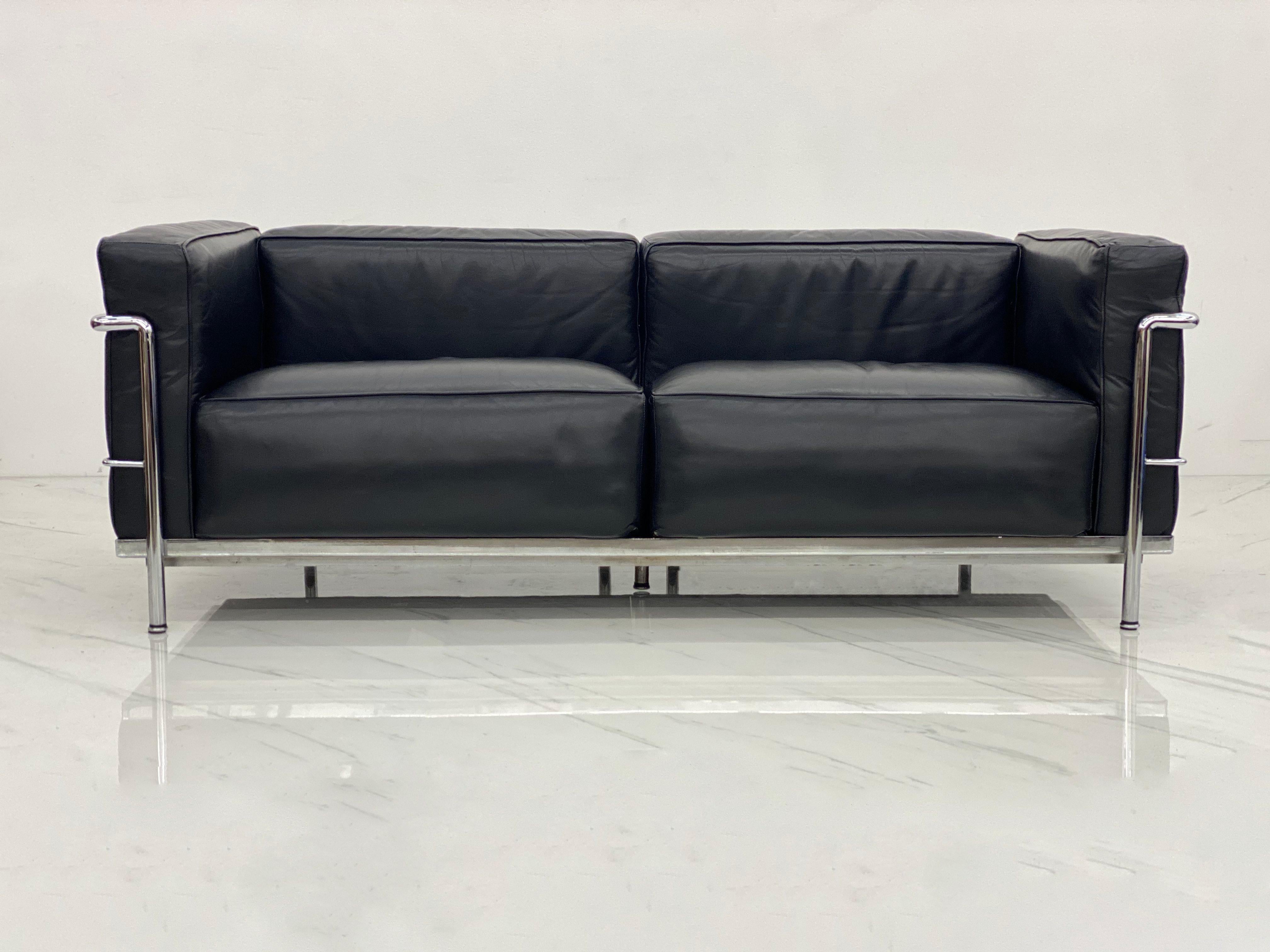 Early Production Leather 'LC3' Two-Seat Sofa by Le Corbusier for Cassina,  Signed For Sale at 1stDibs