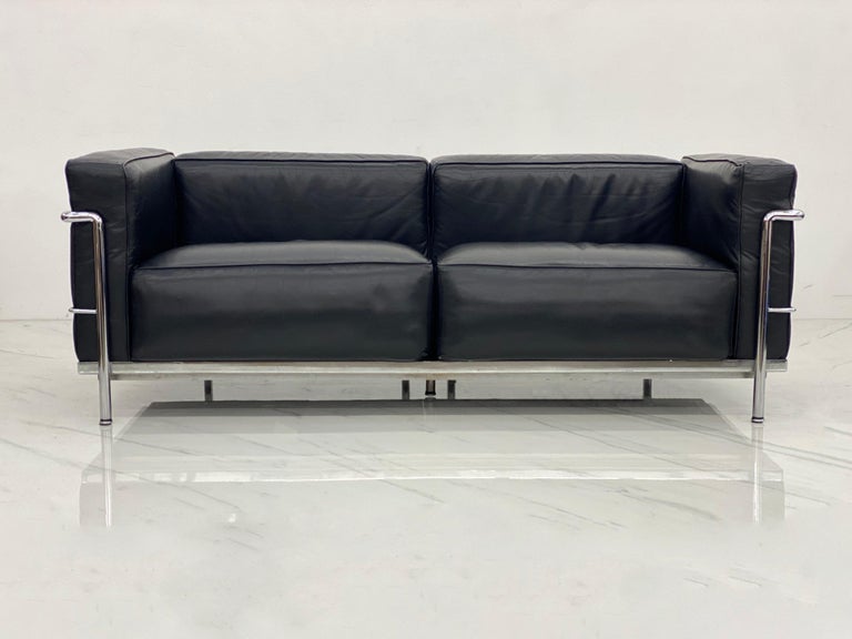 If you want the most comfortable and cushioned sofa to sink your heinie into, this Le Corbusier for Cassina (signed) LC3 is the sofa for you (and of course, your heinie). Large and in-charge, the 'LC3 - Grand Modèle' is the pinnacle in living grand;
