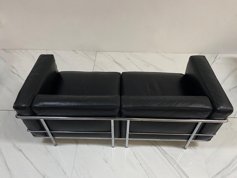 Early Production Leather 'LC3' Two-Seat Sofa by Le Corbusier for Cassina, Signed For Sale 3