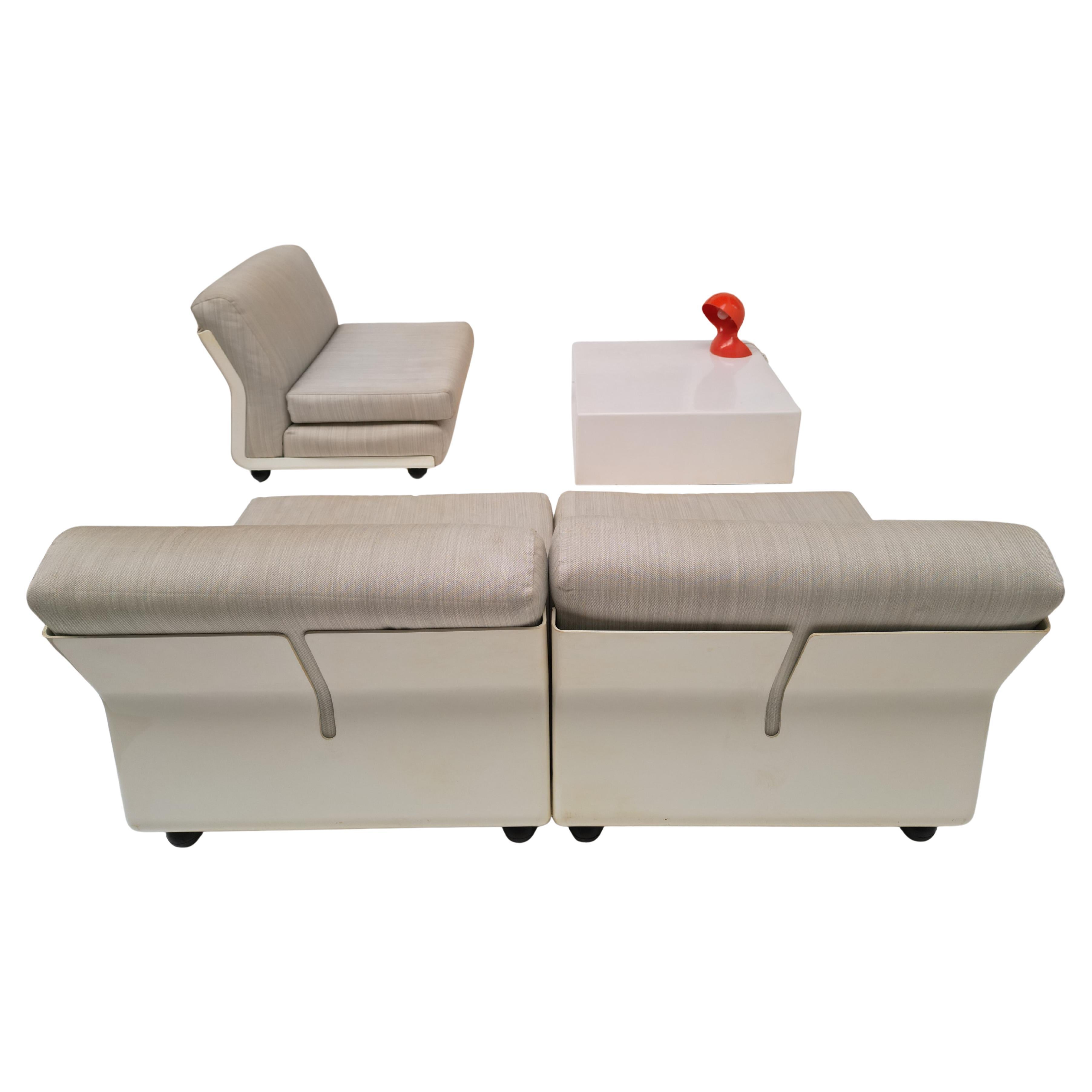 Early Production Mario Bellini 'Amanta' Modular Sofa Set + Table C&B Italia 1966 In Good Condition For Sale In bergen op zoom, NL