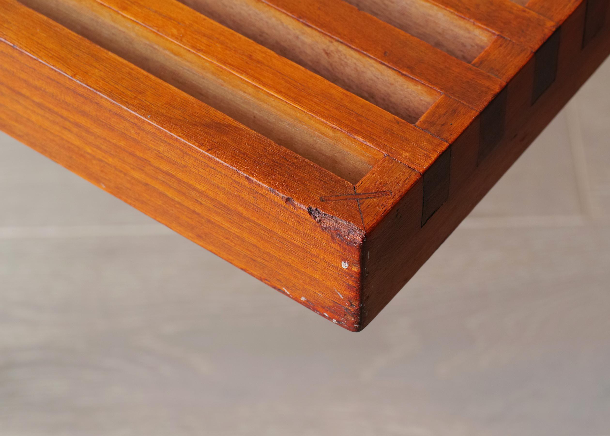 Table basse en noyer à lamelles de production ancienne Mel Smilow en vente 4