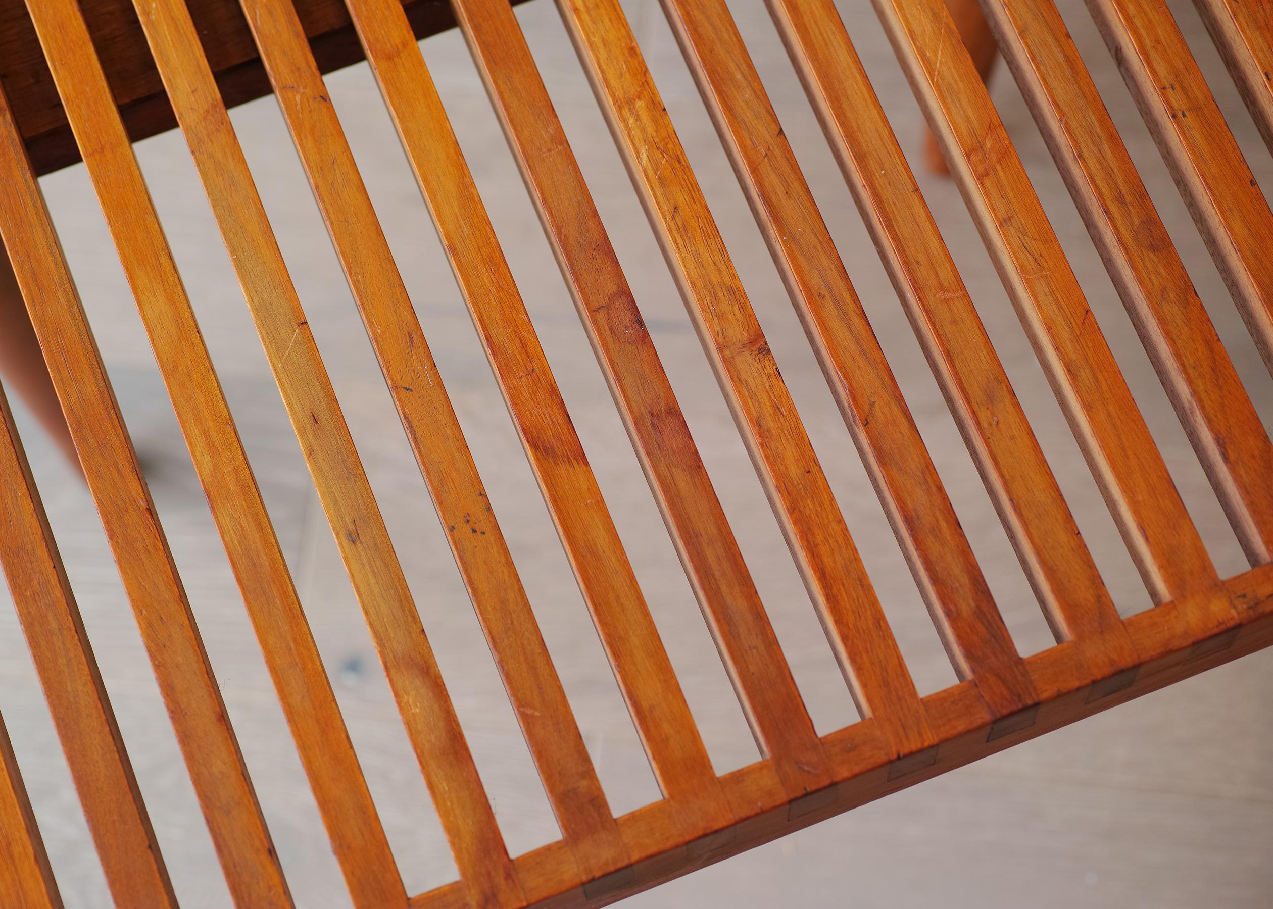 Table basse en noyer à lamelles de production ancienne Mel Smilow en vente 6
