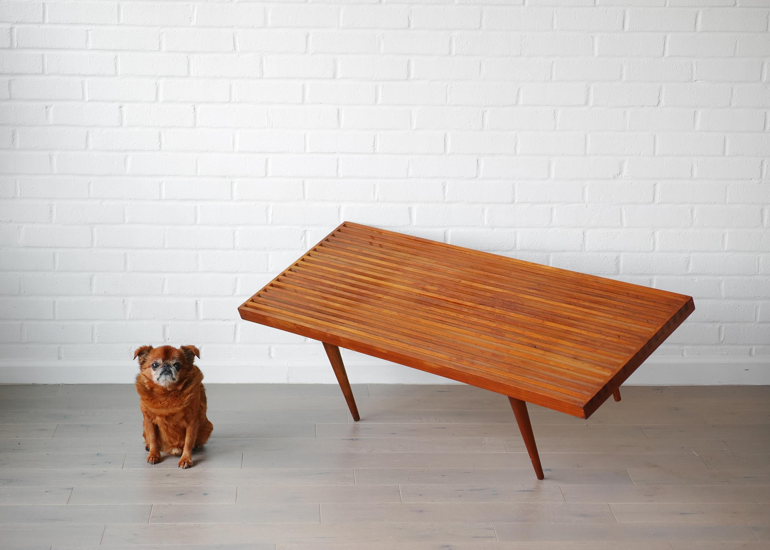 Table basse en noyer à lamelles de production ancienne Mel Smilow en vente 12