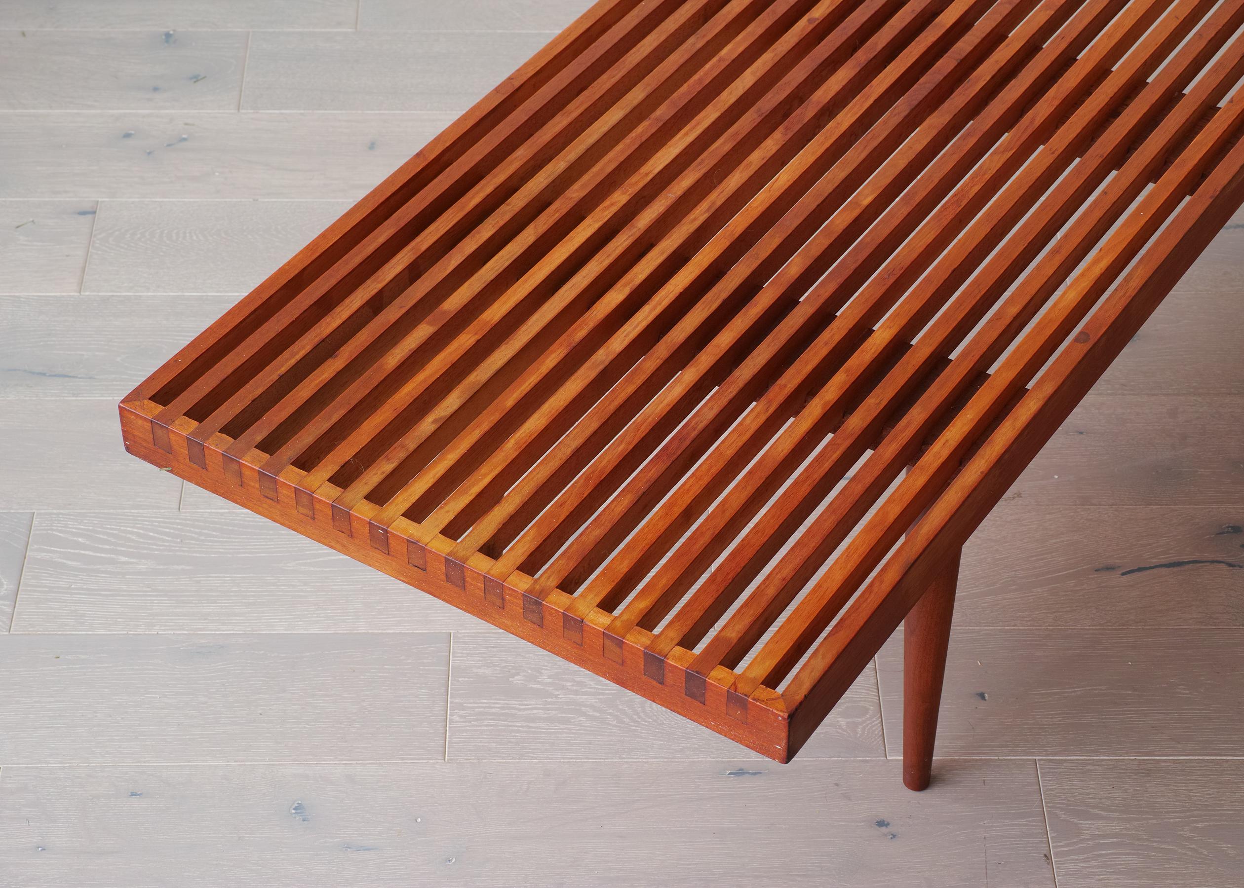 Mid-Century Modern Table basse en noyer à lamelles de production ancienne Mel Smilow en vente