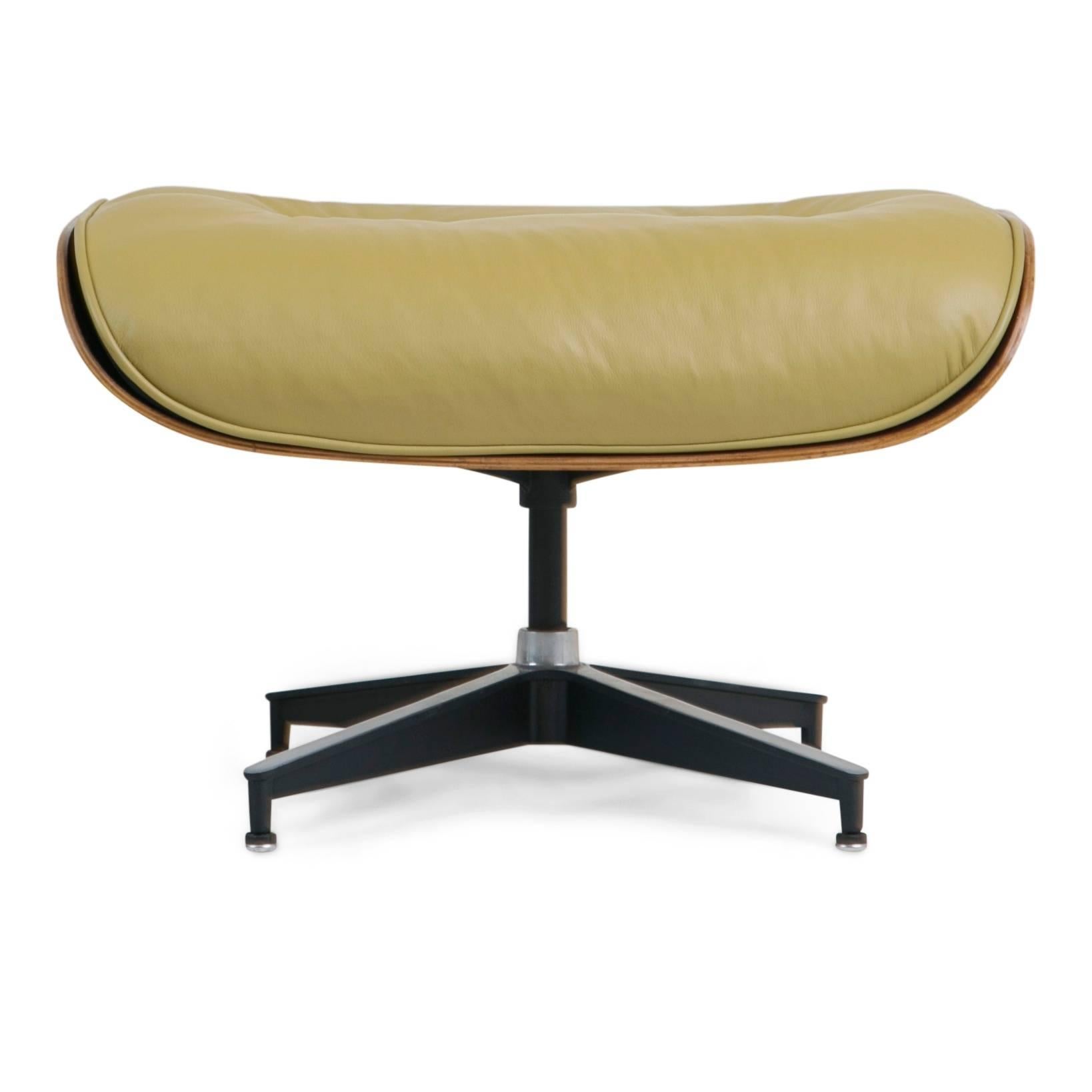 Mid-20th Century Early Production Model 670/671 Lounge Chair & Ottoman by Charles & Ray Eames