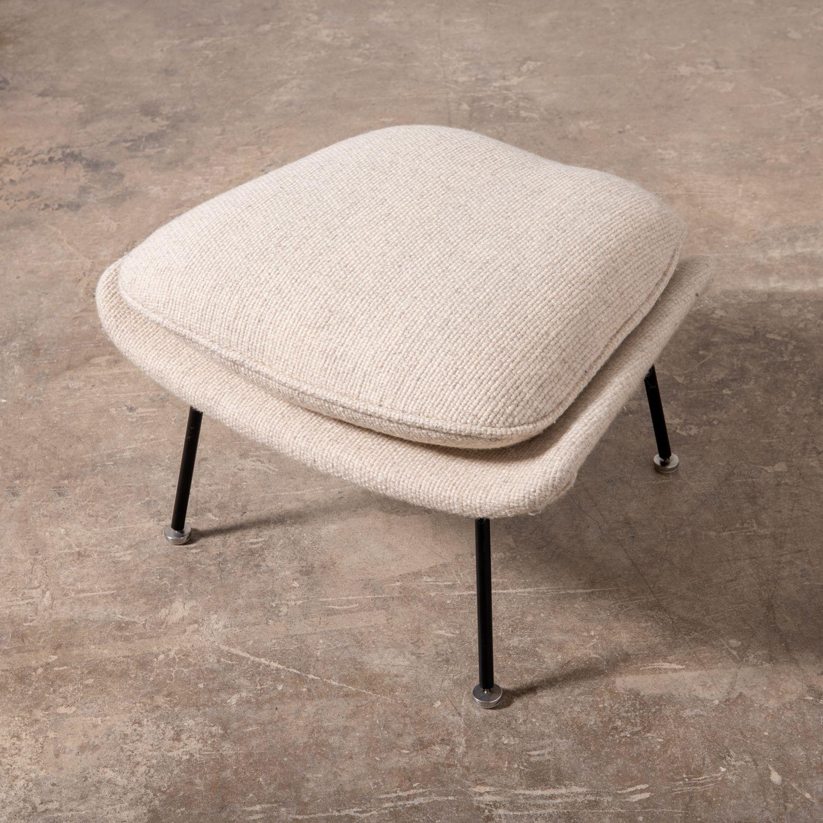 Early Production Pair of Womb Chairs & Ottomans by Eero Saarinen for Knoll 10