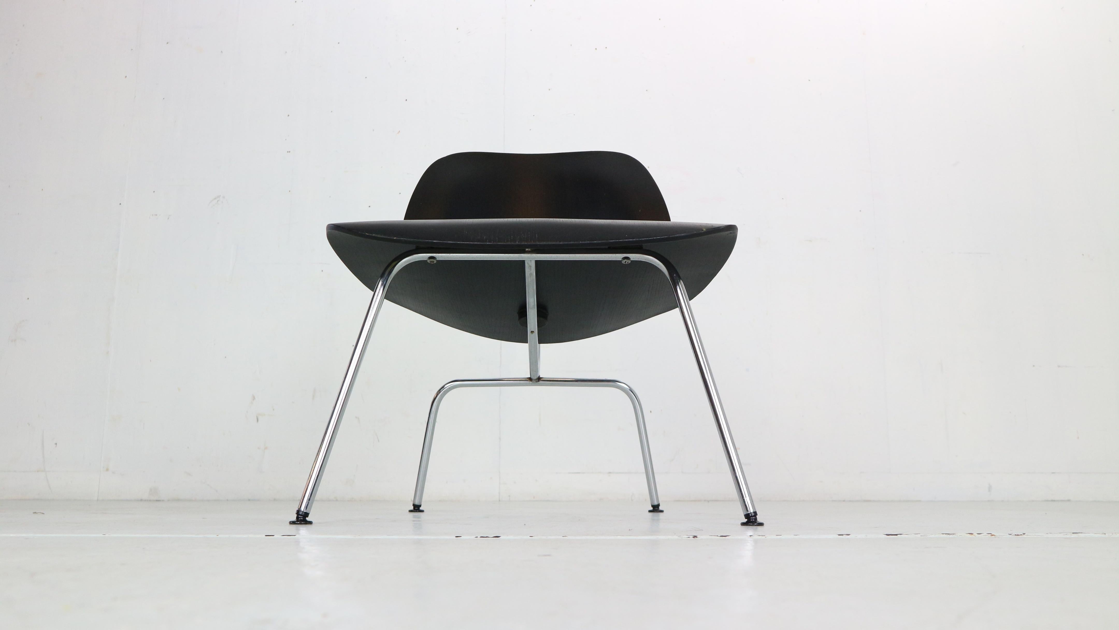 Mid-20th Century Early Production Ray & Charles Eames for Herman Miller Black 